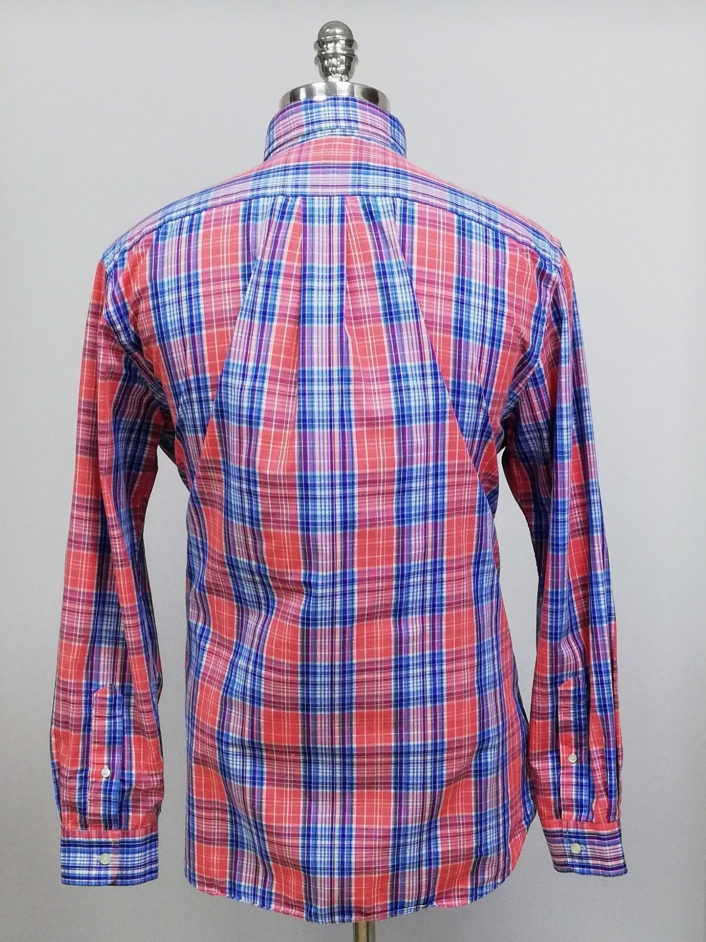 Camisa de botones Vineyard Vines 🐳 con patrón de cuadros en color rojo, azul y blanco Talla L Entalle Slim Fit