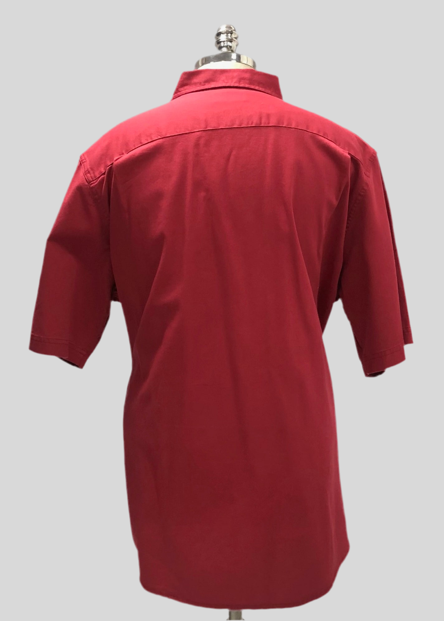 Camisa Wrangler 🐎 Con diseño cargo en color rojo oscuro Talla XL Entalle Regular
