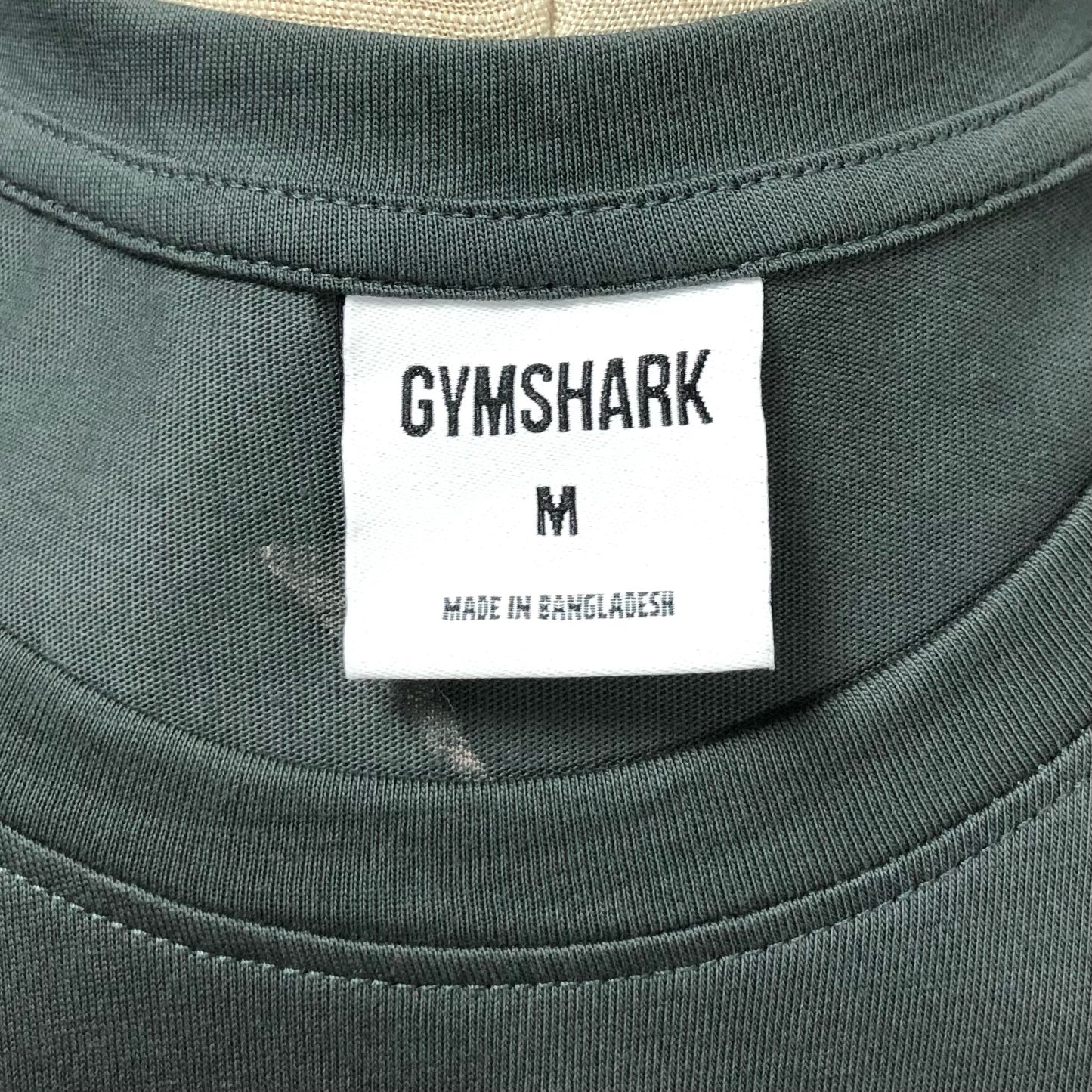 Camiseta de entrenamiento sin mangas Gymshark 🏋🏽 Color gris con diseño Movin Metal en color rosado Talla M