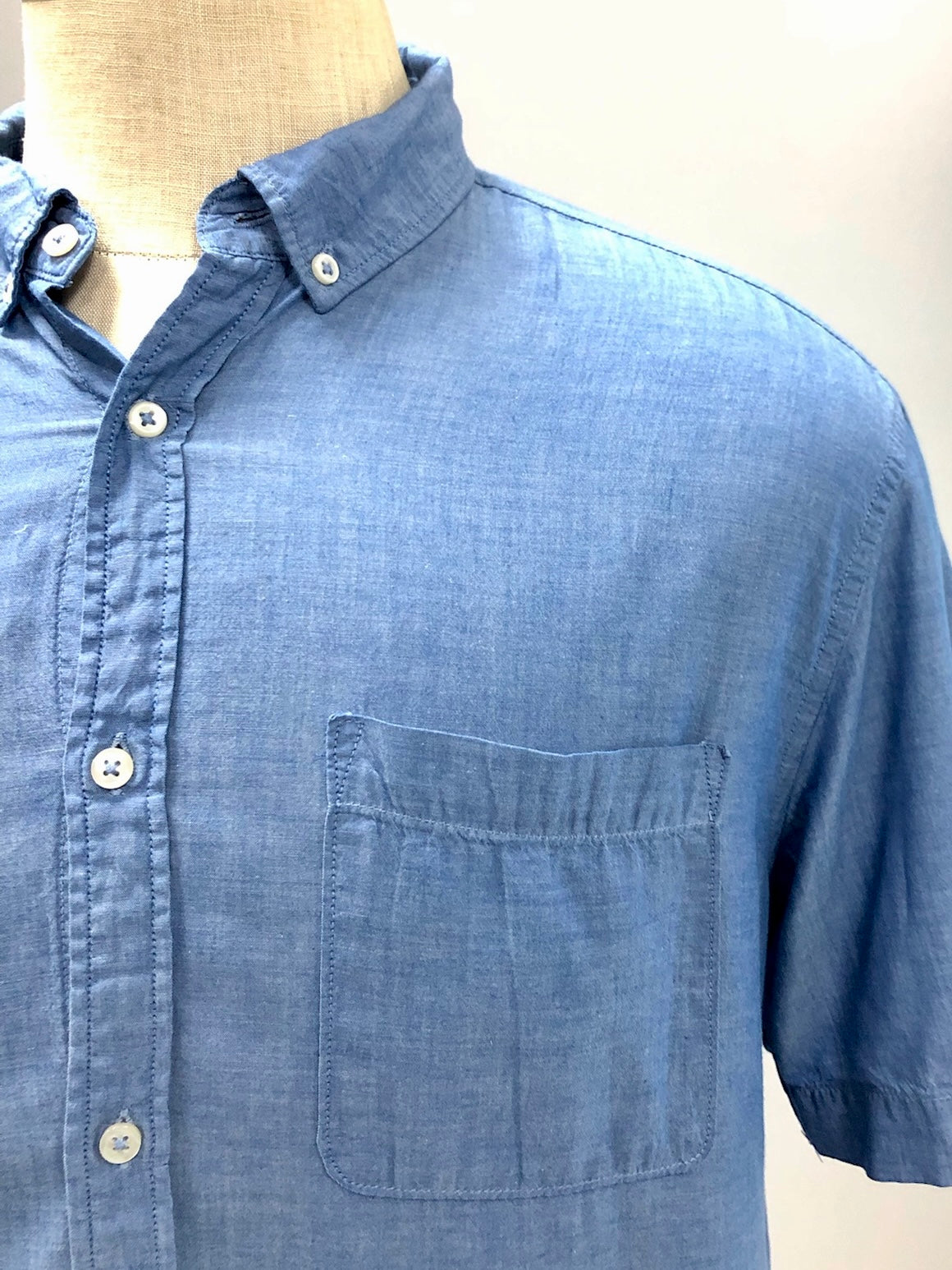 Camisa H&M 🇸🇪 color azul grisáceo Talla L Entalle Regular