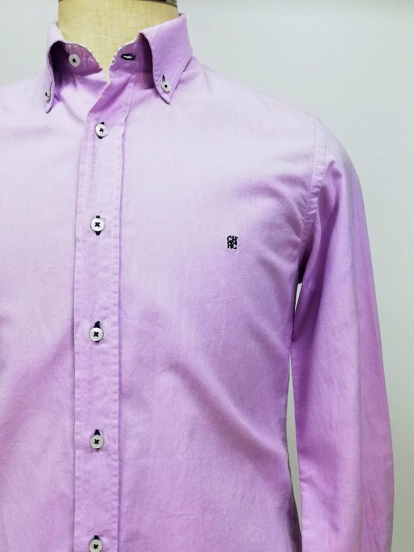 Camisa de botones Carolina Herrera color lila Talla M Entalle Regular (ver descripción)