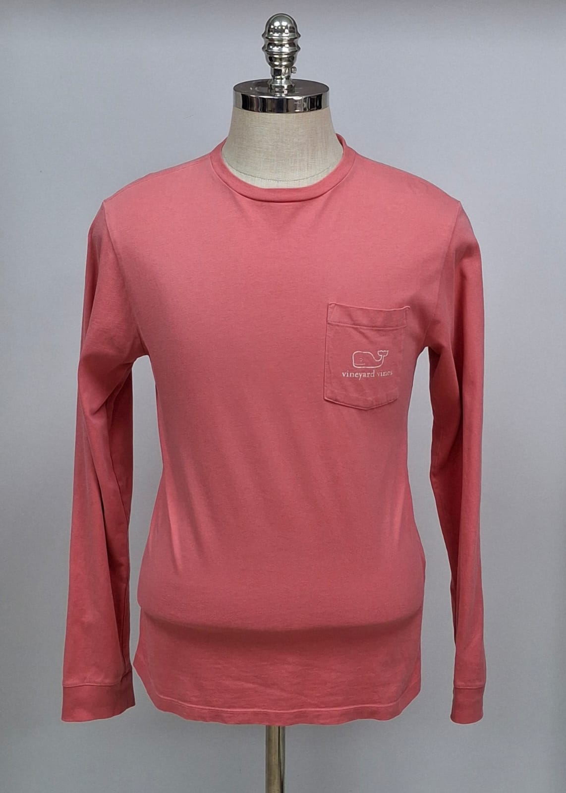 Camiseta de bolsillo Vineyard Vines 🐳 color rosado con Diseño de ballena en blanco Talla S