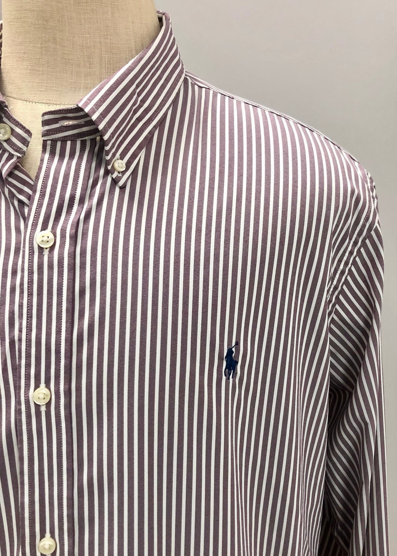 Camisa de botones Polo Ralph Lauren 🏇🏼 Performance de rayas en color marrón y blanco Talla XXL Entalle Clásico