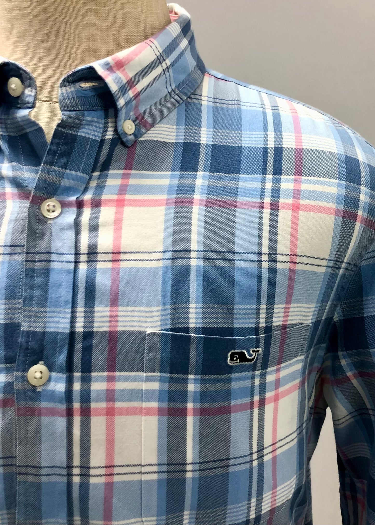 Camisa de botones Vineyard Vines 🐳 color blanco de cuadros en color celeste, azul y rosado Talla L Entalle Slim Fit