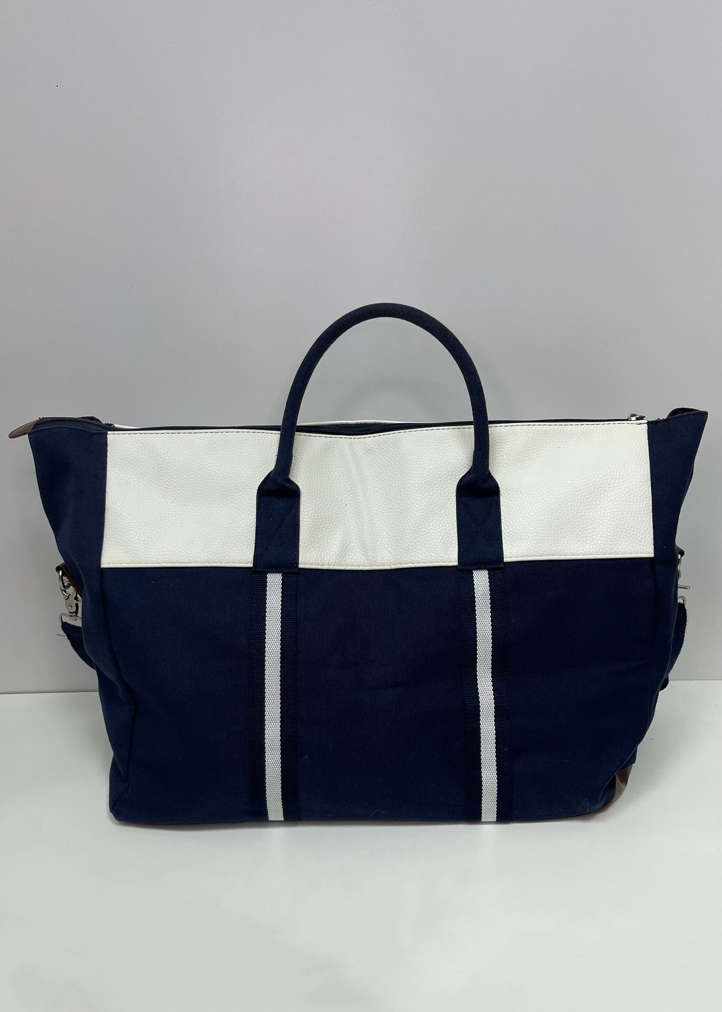 Bolso Edición Limitada de la colección Ralph Lauren Fragrance 🏇 Color azul navy con blanco