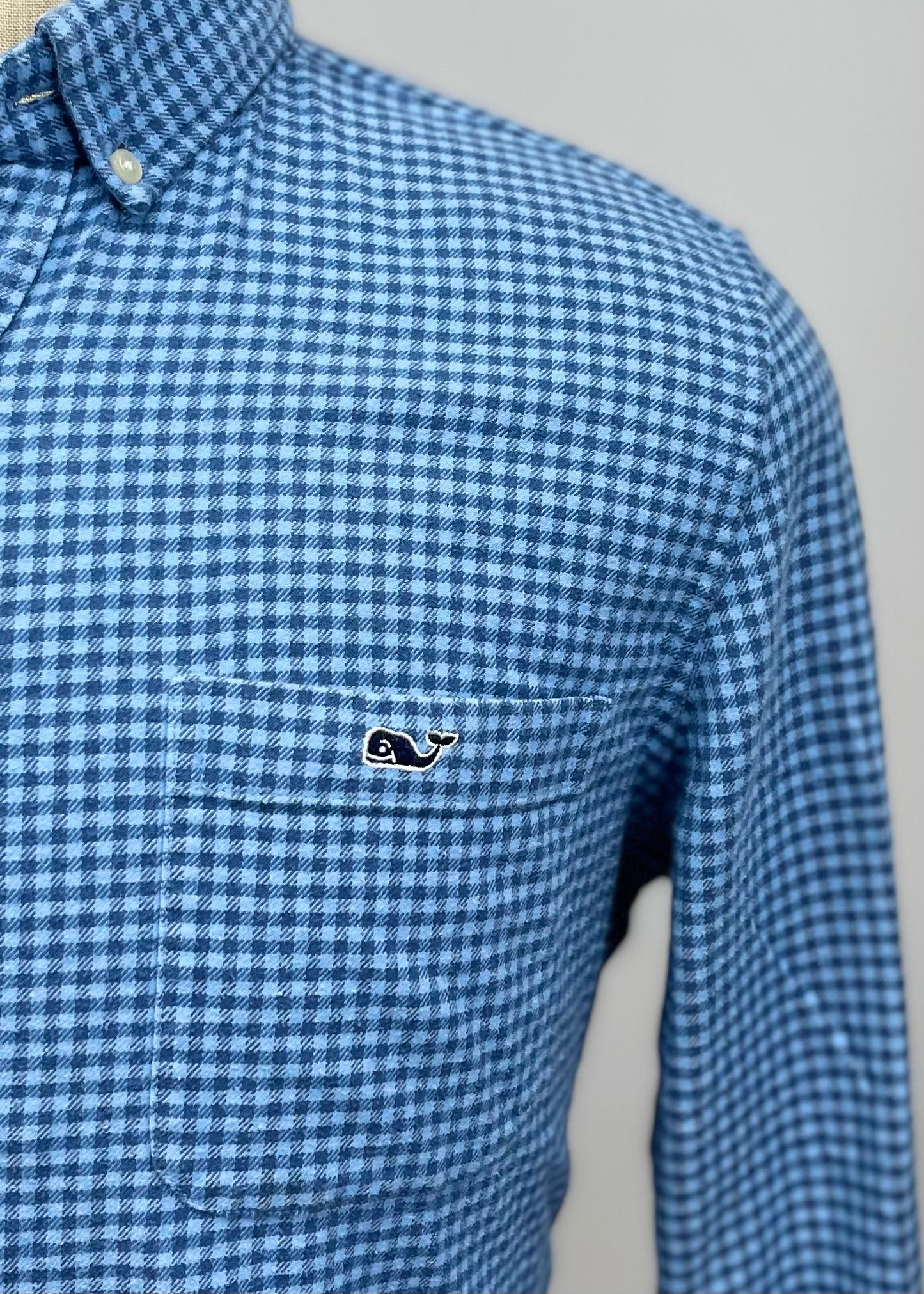 Camisa de botones Vineyard Vines 🐳 con patrón de cuadros gingham en color azul y celeste Talla M Entalle Slim Fit