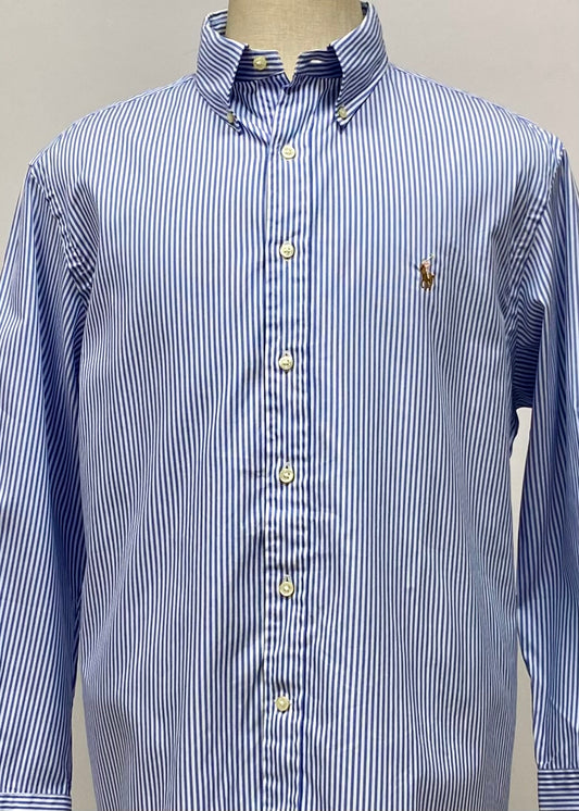 Camisa Polo Ralph Lauren 🏇🏼 color blanco con patron de rayas en color celeste Talla XL Entalle Regular