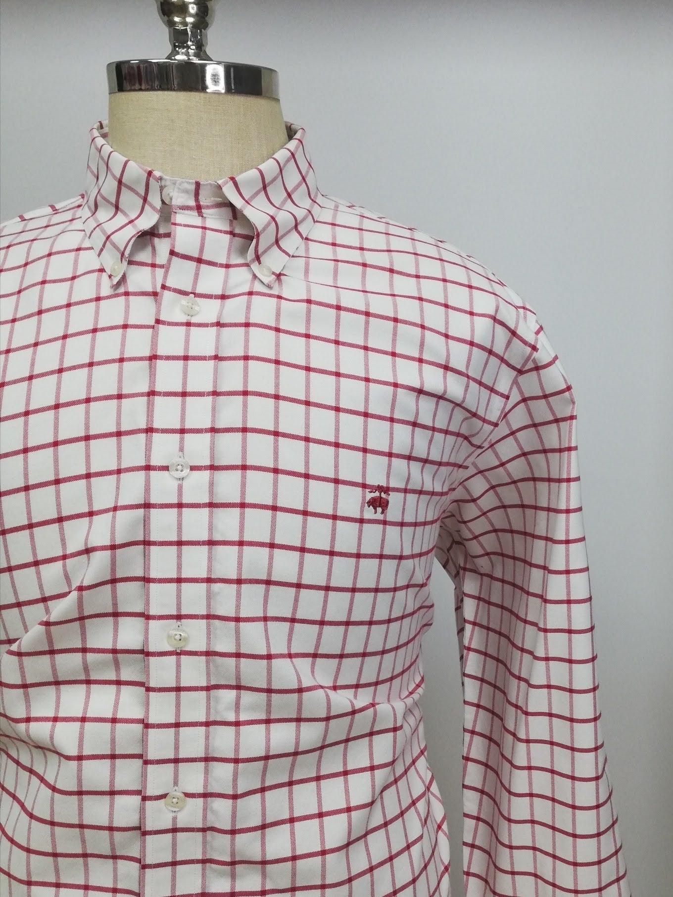 Camisa Brooks Brothers 🐑 color blanco con cuadros en rojo Talla XL Entalle Regular