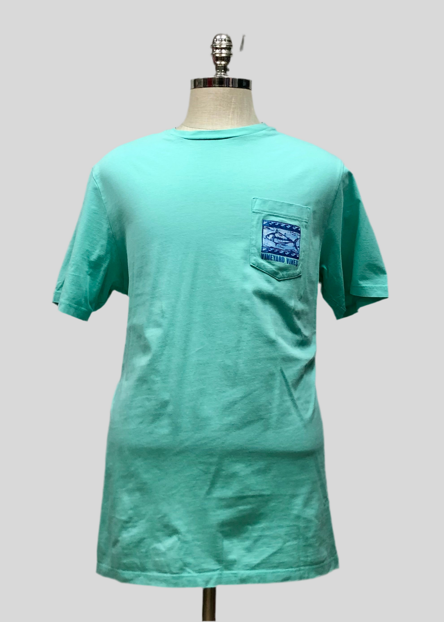 Camiseta de bolsillo Vineyard Vines 🐳 color turquesa con Diseño de Pez en azul Talla L