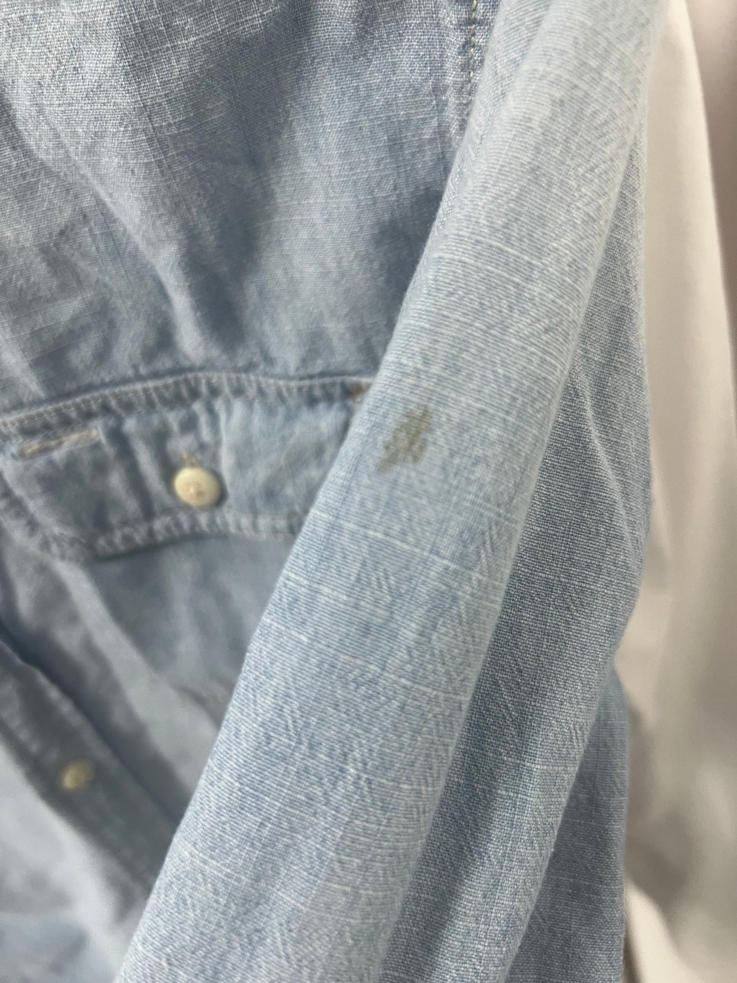 Camisa de botones American Eagle 🦅 de jeans color azul claro Talla S Entalle Clásico (ver descripción)