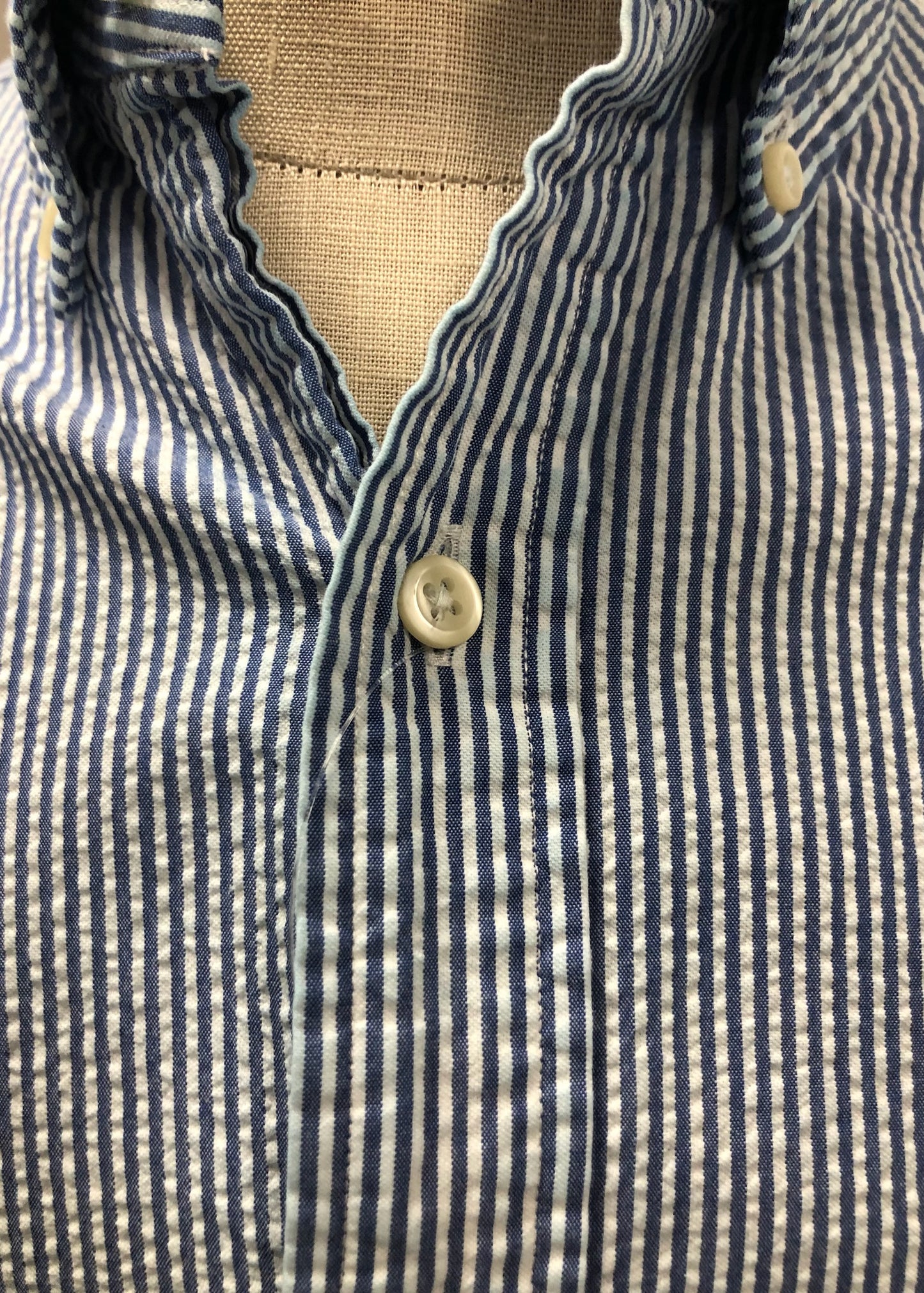 Camisa Polo Ralph Lauren 🏇🏼 Seersucker de rayas en color azul y blanco Talla S Entalle Regular