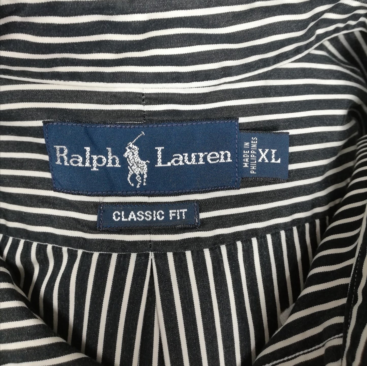 Camisa Polo Ralph Lauren 🏇🏼 con patron de rayas en color negro y blanco Talla XL Entalle Clásico