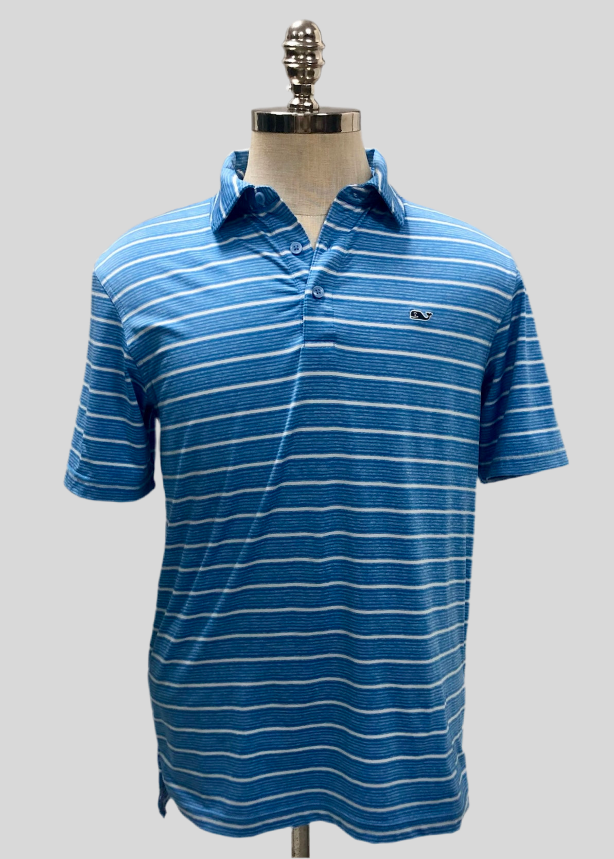 Camiseta Polo Vineyard Vines 🐳 Performance con rayas en celeste y blanco Talla S Entalle Regular