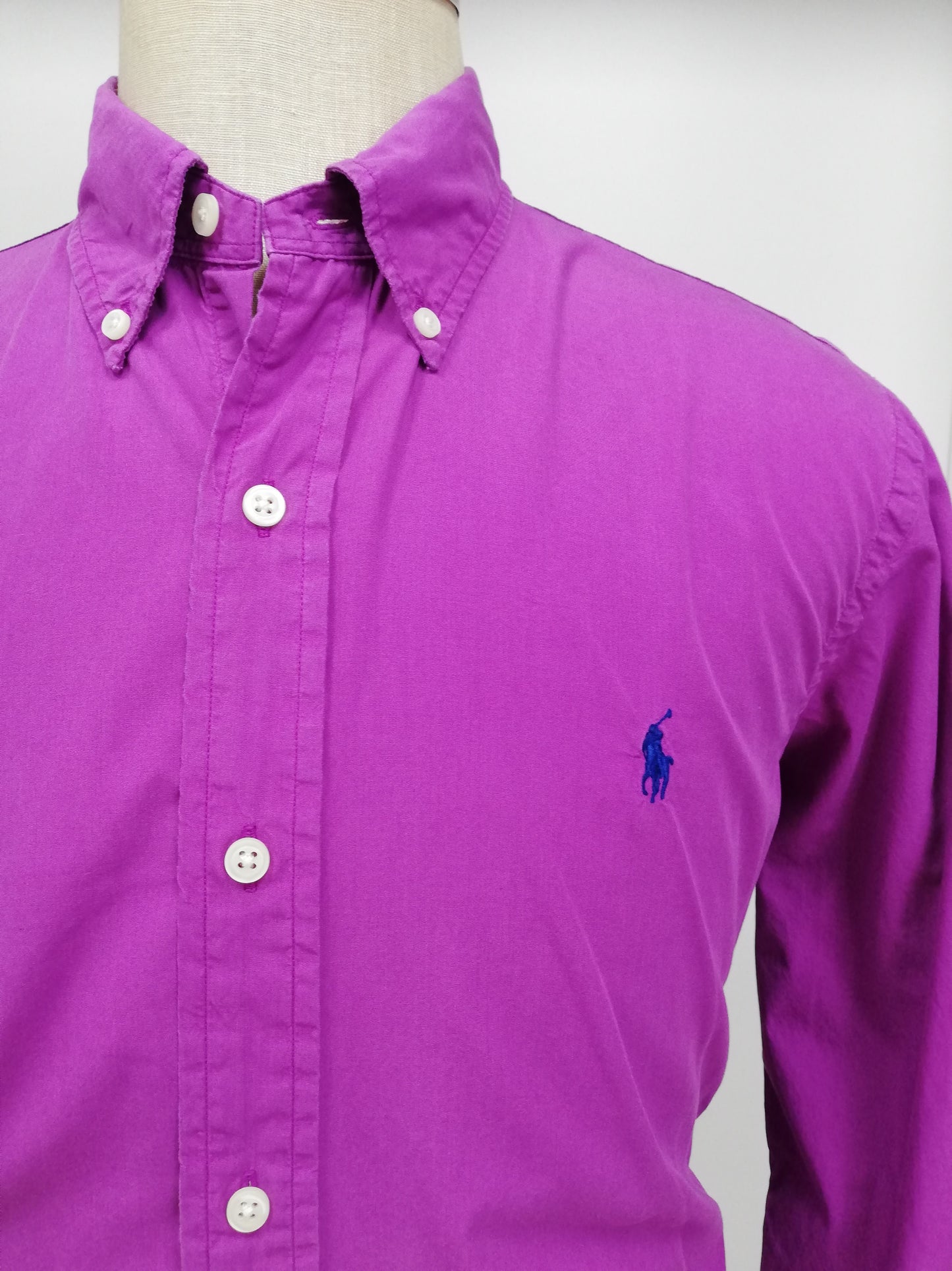 Camisa de botones Polo Ralph Lauren 🏇🏼 color morado intenso Talla L Entalle Regular
