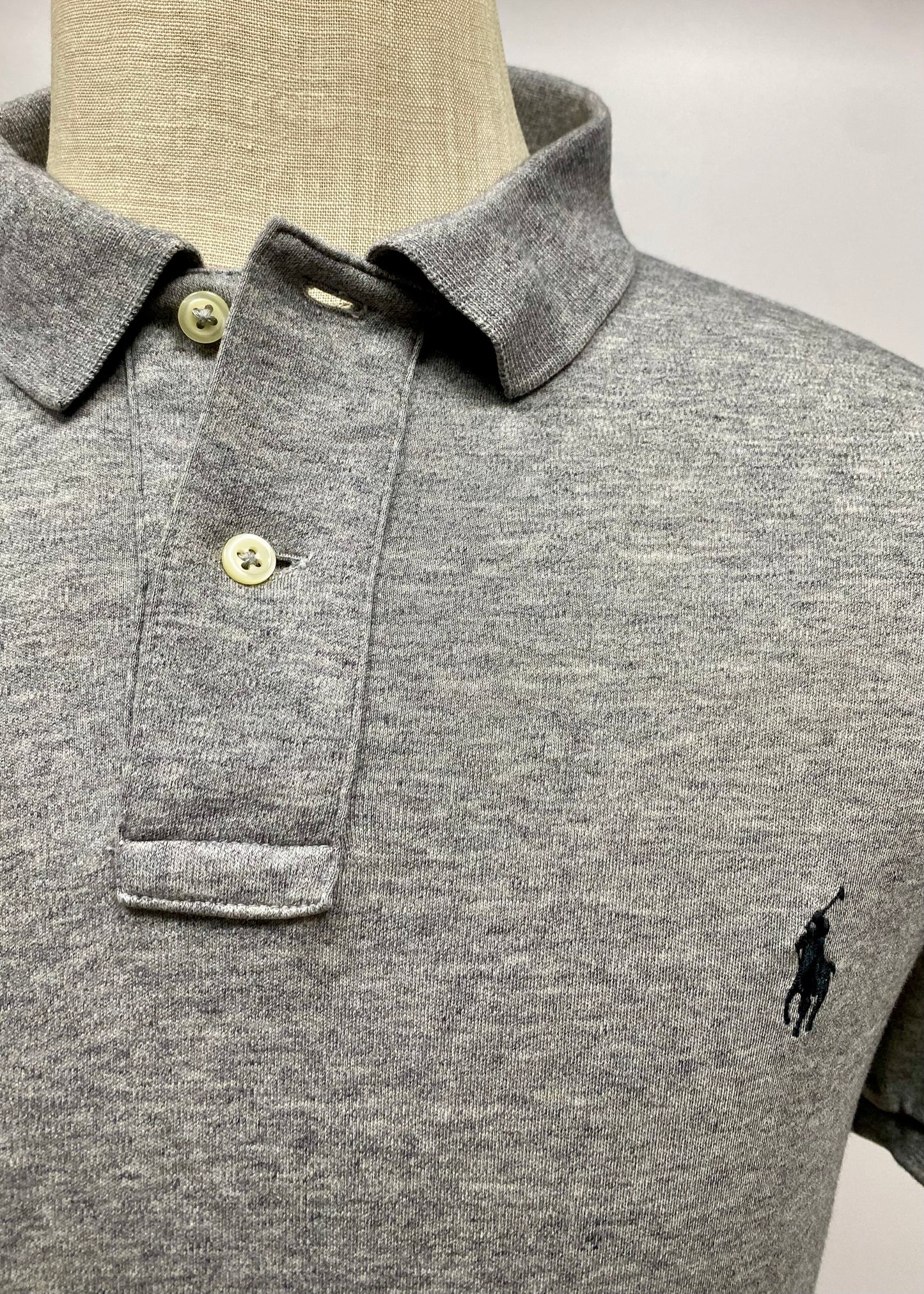 Camiseta Polo Ralph Lauren 🏇🏼color gris claro Talla L Entalle Regular