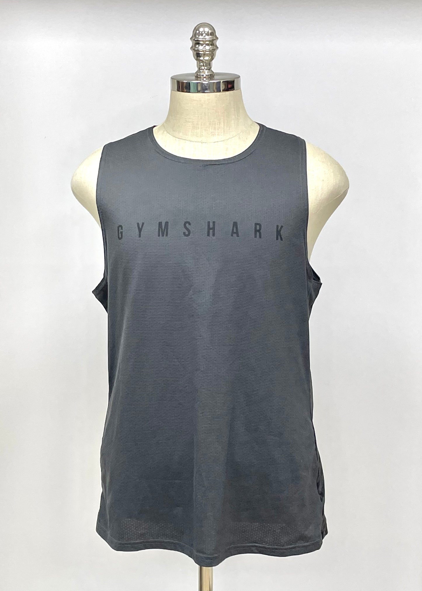 Camiseta de entrenamiento sin mangas Gymshark 🏋🏽 color gris y logo de letras en gris oscuro Talla L