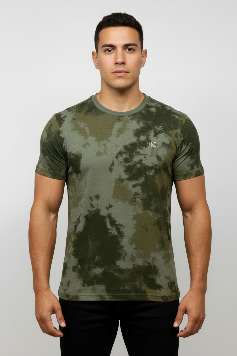 Camiseta cuello Redondo Calvin Klein 🇺🇸 con diseño de camuflaje color verde oliva Talla M