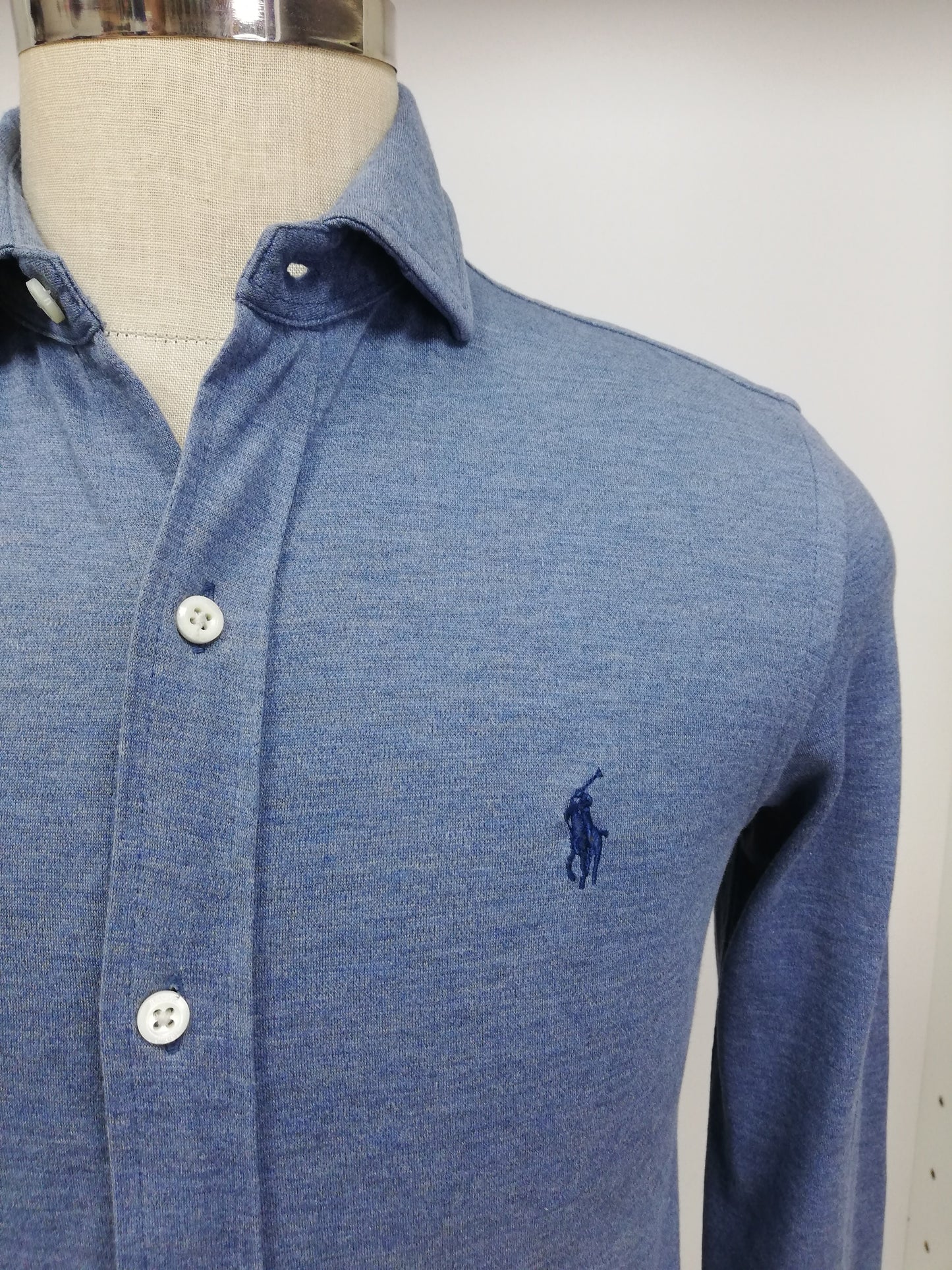 Camisa Polo Ralph Lauren 🏇🏼 Tela camiseta (Knit Oxford) en color azul grisáceo Talla S Entalle Regular