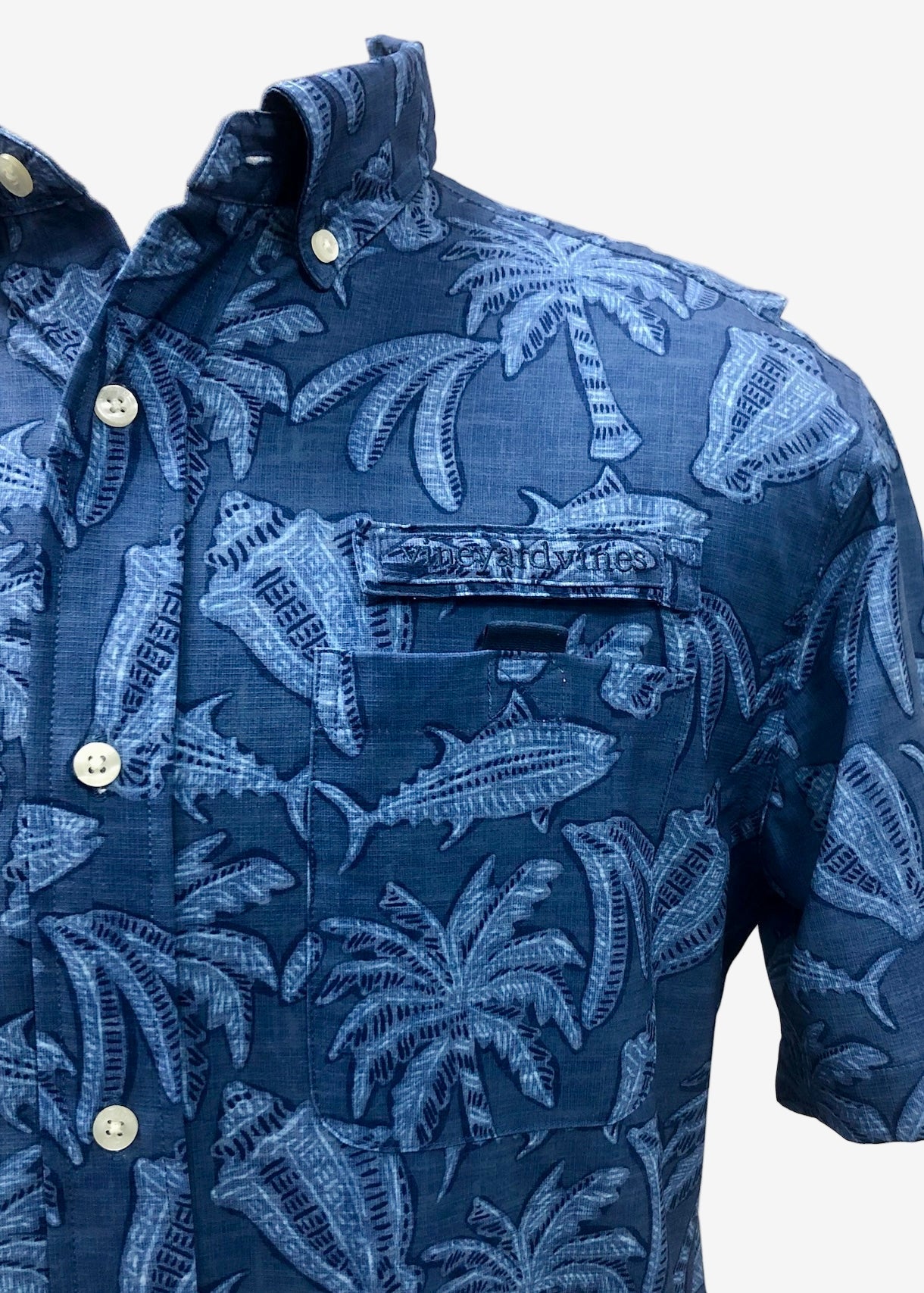 Camisa de botones Vineyard Vines 🐳 Modelo Harbor Color azul con diseño tropical Talla M Entalle regular