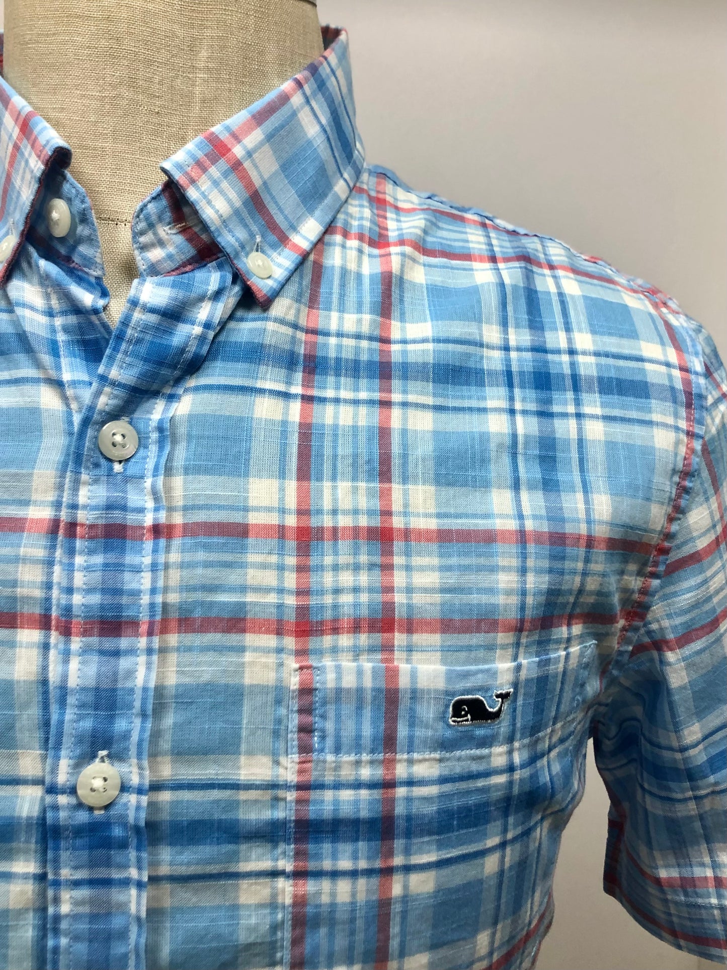 Camisa Vineyard Vines 🐳 con patrón de cuadros tartán en color celeste, rojo y blanco Talla M Entalle Slim Fit