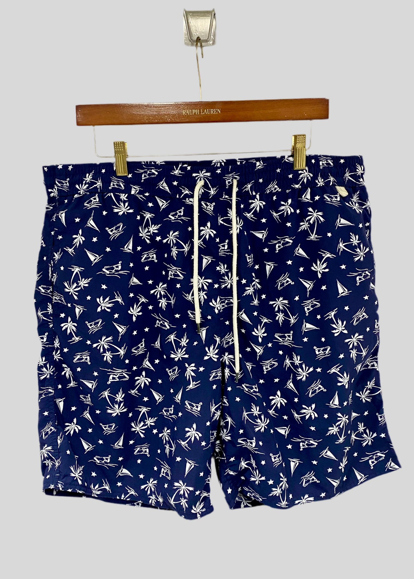 Short de baño Polo Ralph Lauren 🏇🏼color azul navy con diseño de isla en blanco talla XL