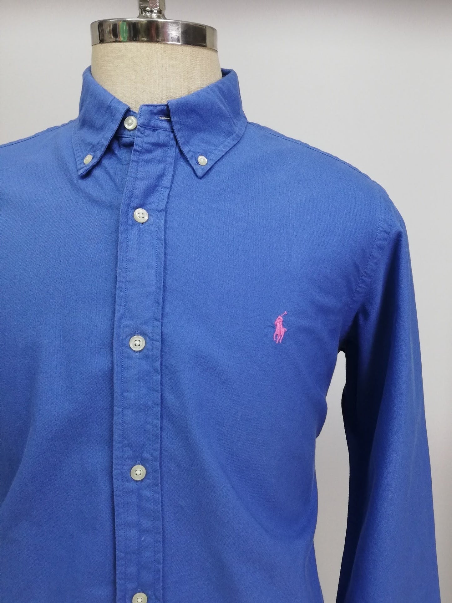 Camisa de botones Polo Ralph Lauren 🏇🏼 Oxford en color azul grisáceo Talla L Entalle Clásico