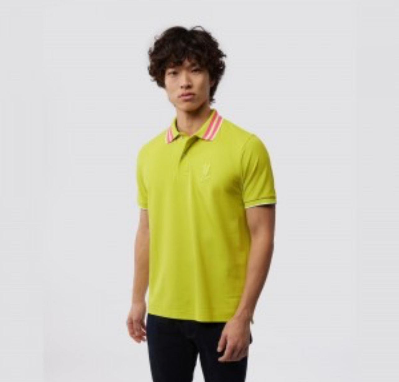 Camiseta Polo Psycho Bunny 🐰  color verde intenso y diseño de cuello Talla 3XL Entalle Regular