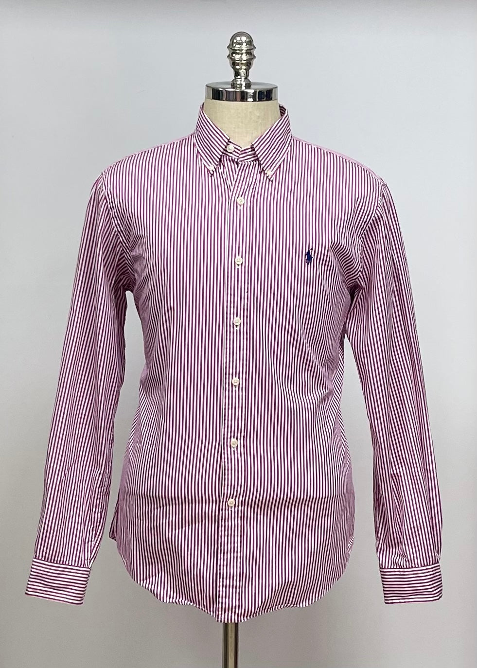 Camisa Polo Ralph Lauren 🏇🏼 con patron de rayas en color morado y blanco Talla L Entalle Slim Fit