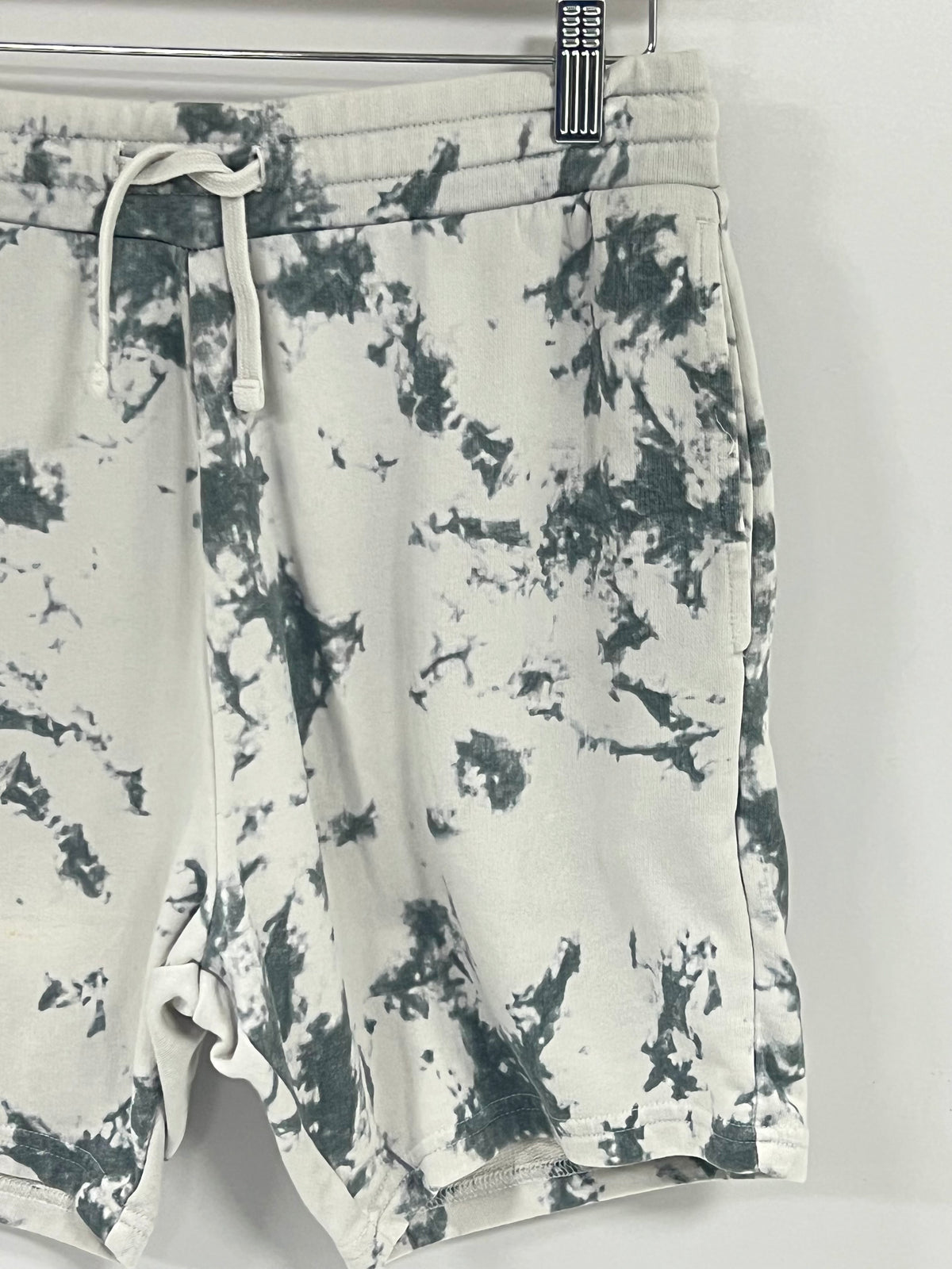 Short Lounge Gymshark 🏋🏼‍♂️ color blanco con tie-dye en gris Talla M (ver descripción)