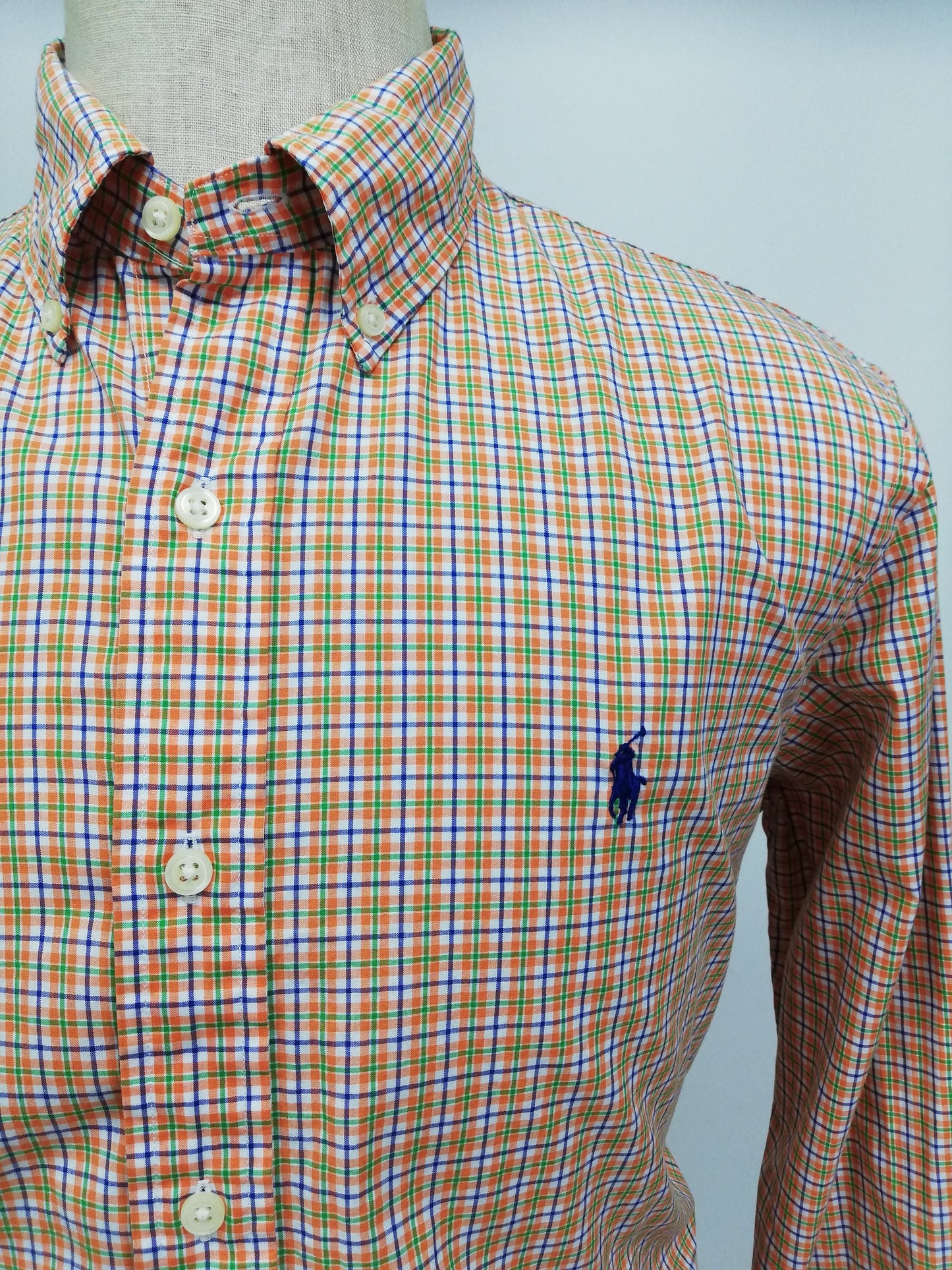 Camisa Polo Ralph Lauren 🏇🏼 color blanco con patrón de cuadros naranja, verde y azul Talla L Entalle Regular