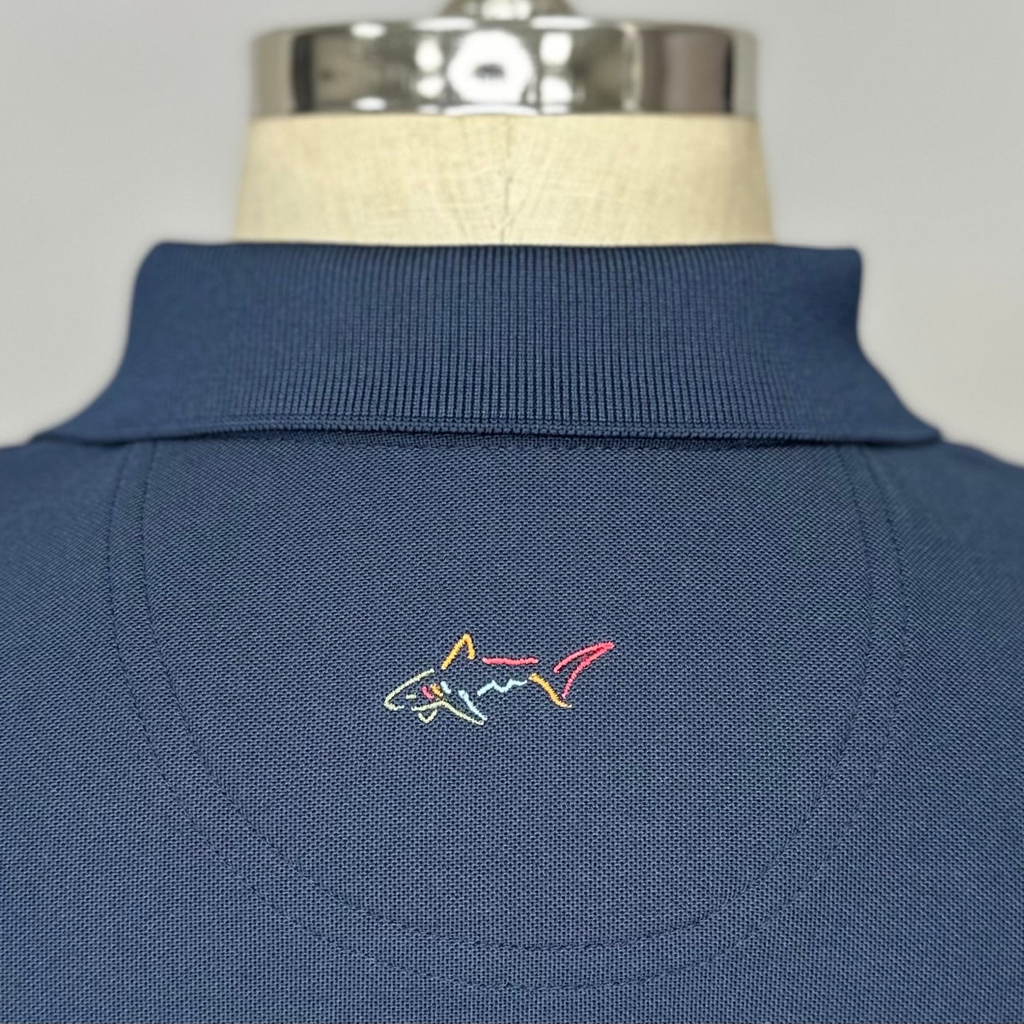 Camiseta Polo Greg Norman ⛳️ Tela performance color azul navy Talla L Entalle Regular