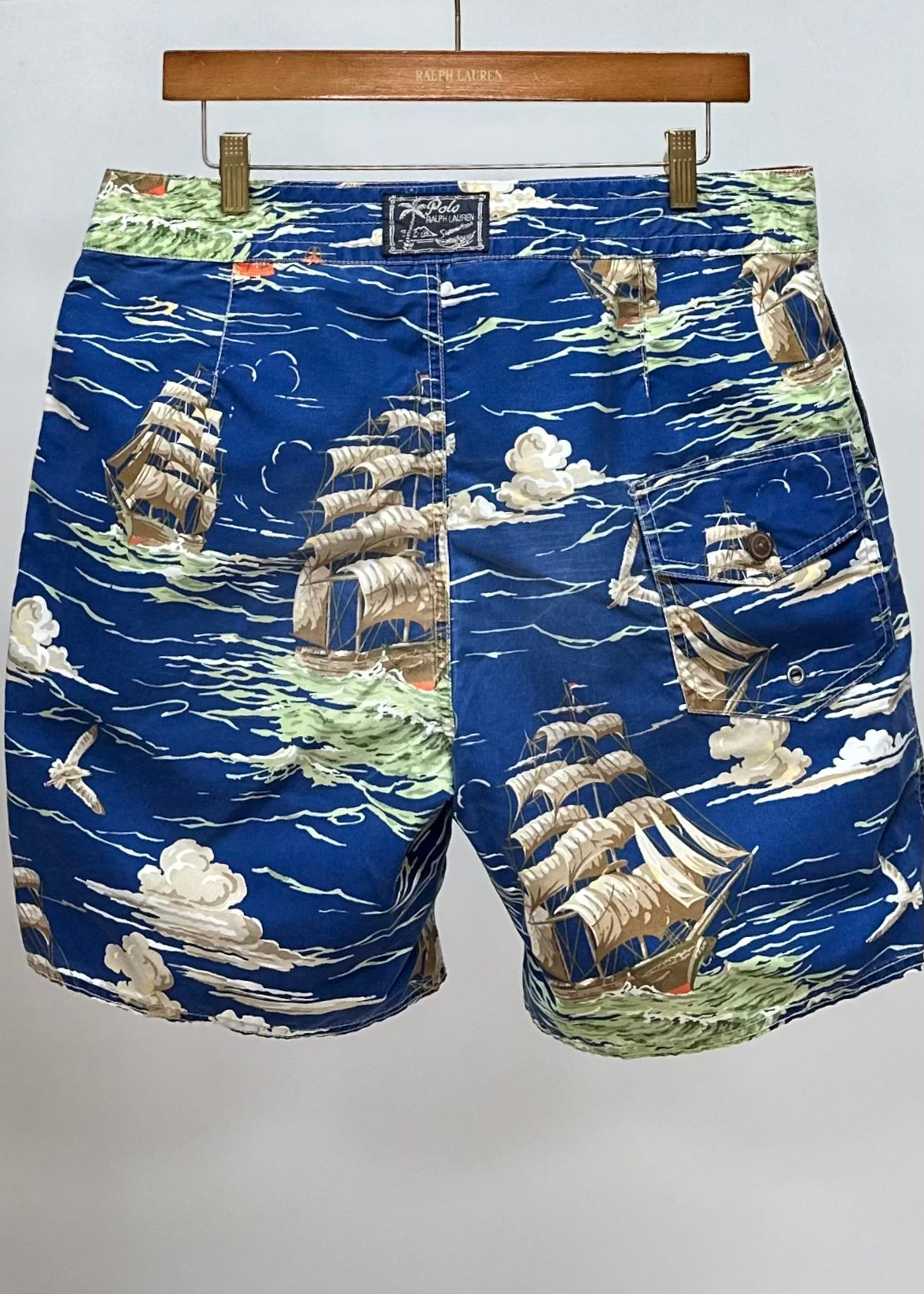 Short de baño Polo Ralph Lauren 🏇🏼color azul con diseño de veleros en blanco talla L (ver descripción)