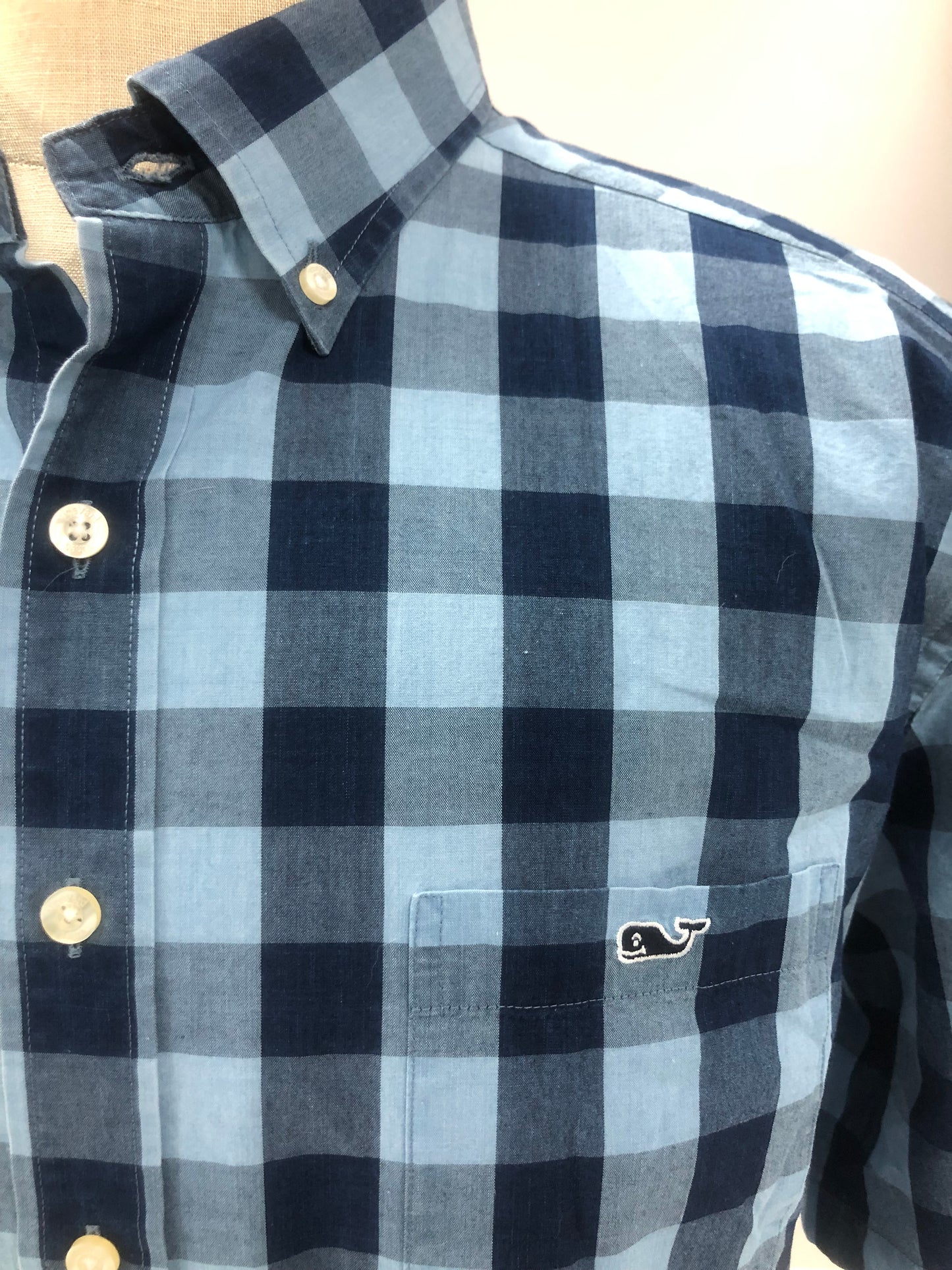 Camisa Vineyard Vines 🐳 con patrón de cuadros en color azul y celeste Talla L Entalle Slim Fit