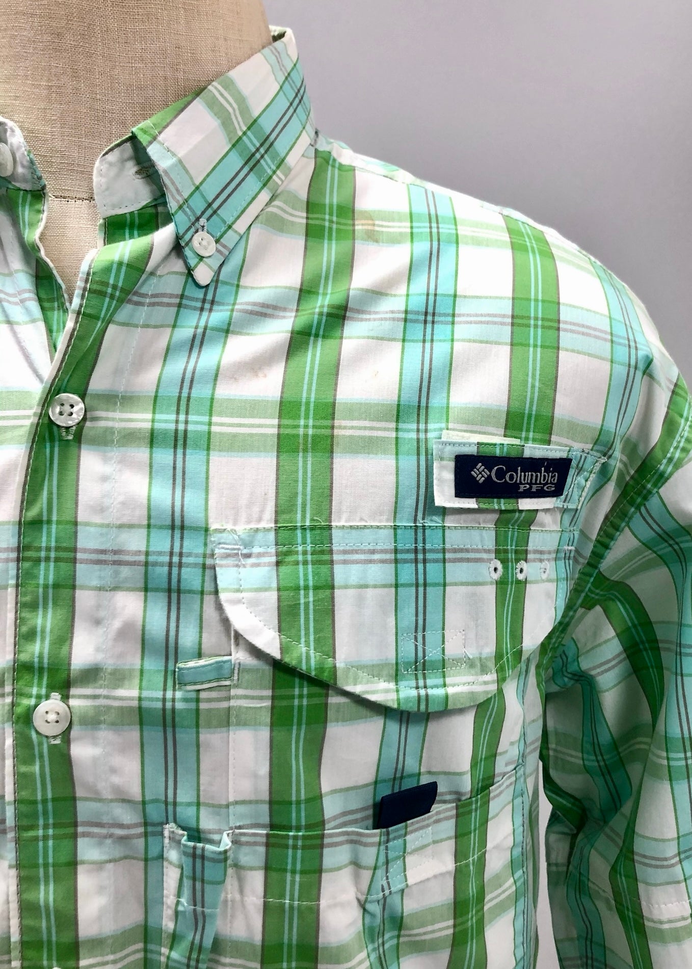 Camisa Columbia 🔹 Modelo Super Bonehead con patrón de cuadros en celeste, verde y blanco Manga larga Talla S