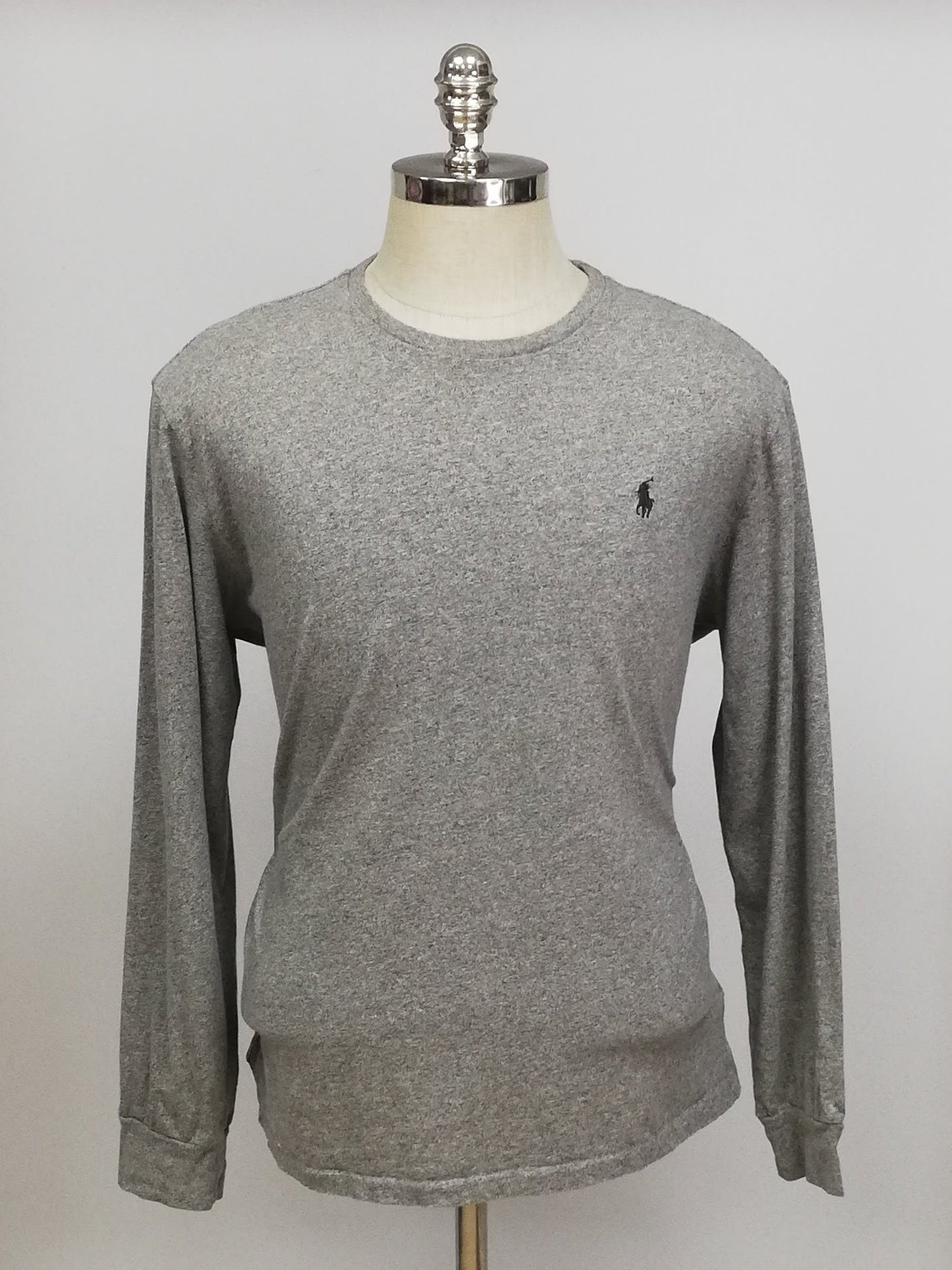 Camiseta cuello redondo Polo Ralph Lauren 🏇🏼 color gris claro manga larga Talla L Entalle Regular