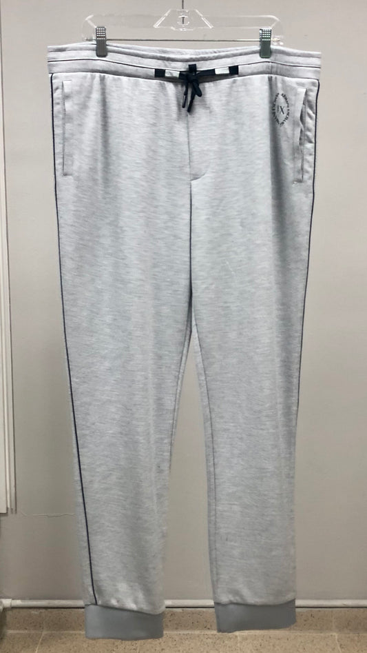 Pantalon Jogger marca Armani Exchange 🇮🇹 color gris Talla XL