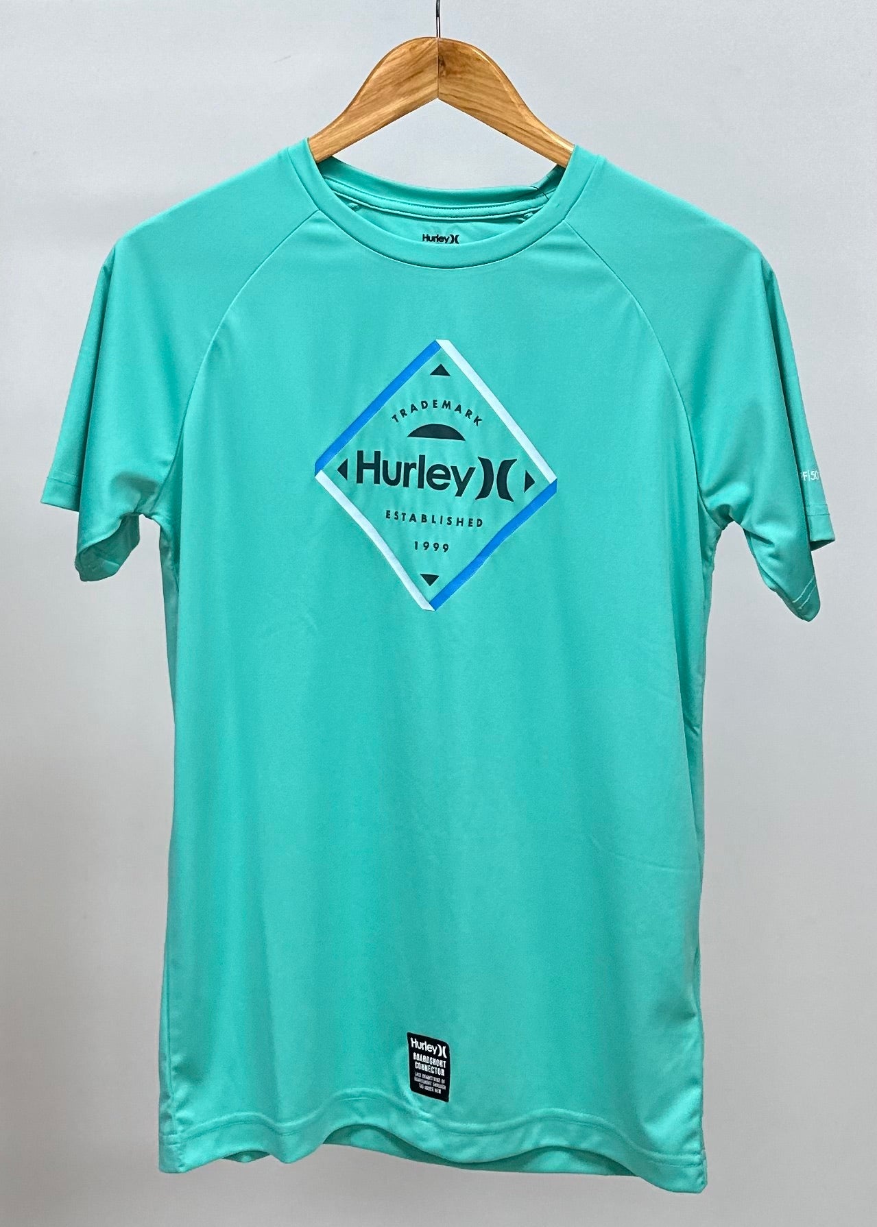 Camiseta de baño Hurley 🏄🏽‍♂️  color turquesa con logo en negro Talla L de niño