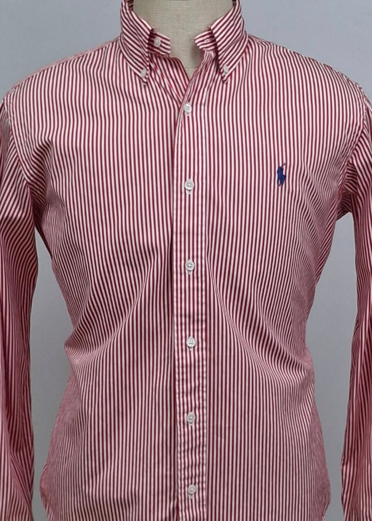 Camisa Polo Ralph Lauren 🏇🏼 con patron de rayas en color rojo y blanco Talla M Entalle Clásico