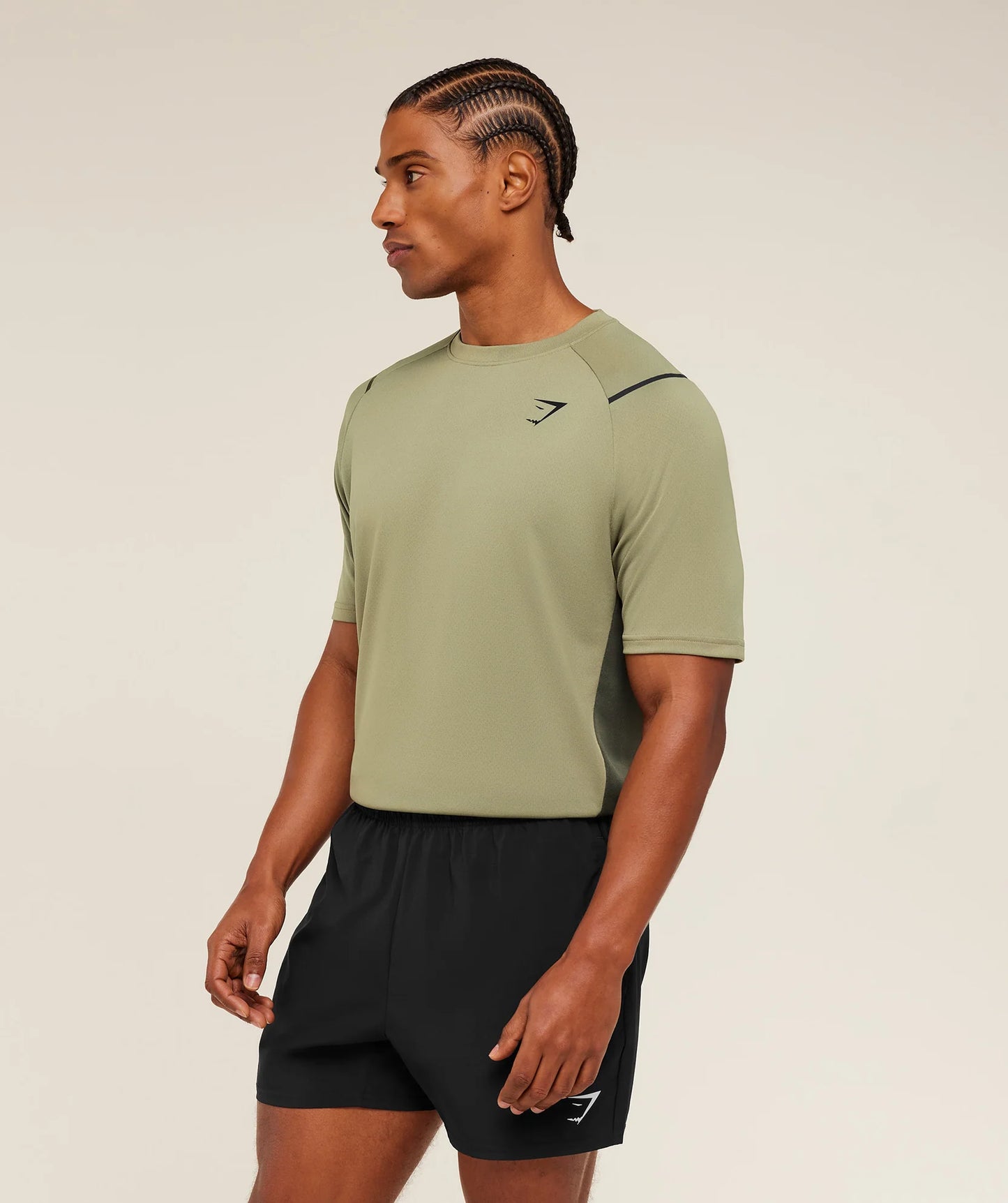 Camiseta de entrenamiento cuello redondo Gymshark 🏋🏽 color verde oliva con líneas y logo en negro Talla L
