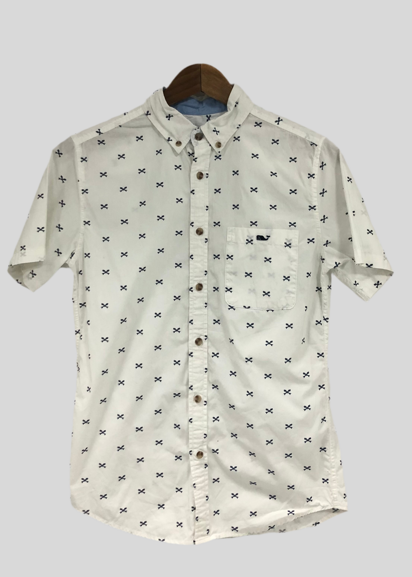 Camisa de botones Vineyard Vines 🐳 color blanco con diseño de X en color azul navy Talla S Entalle Regular