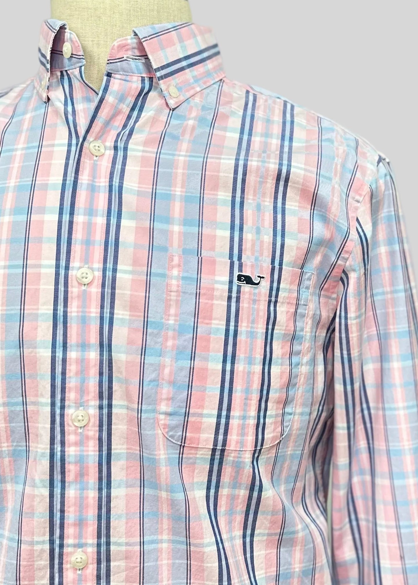 Camisa de botones Vineyard Vines 🐳 con patrón de rayas en color rosado, celeste y blanco Talla S Entalle Clásico