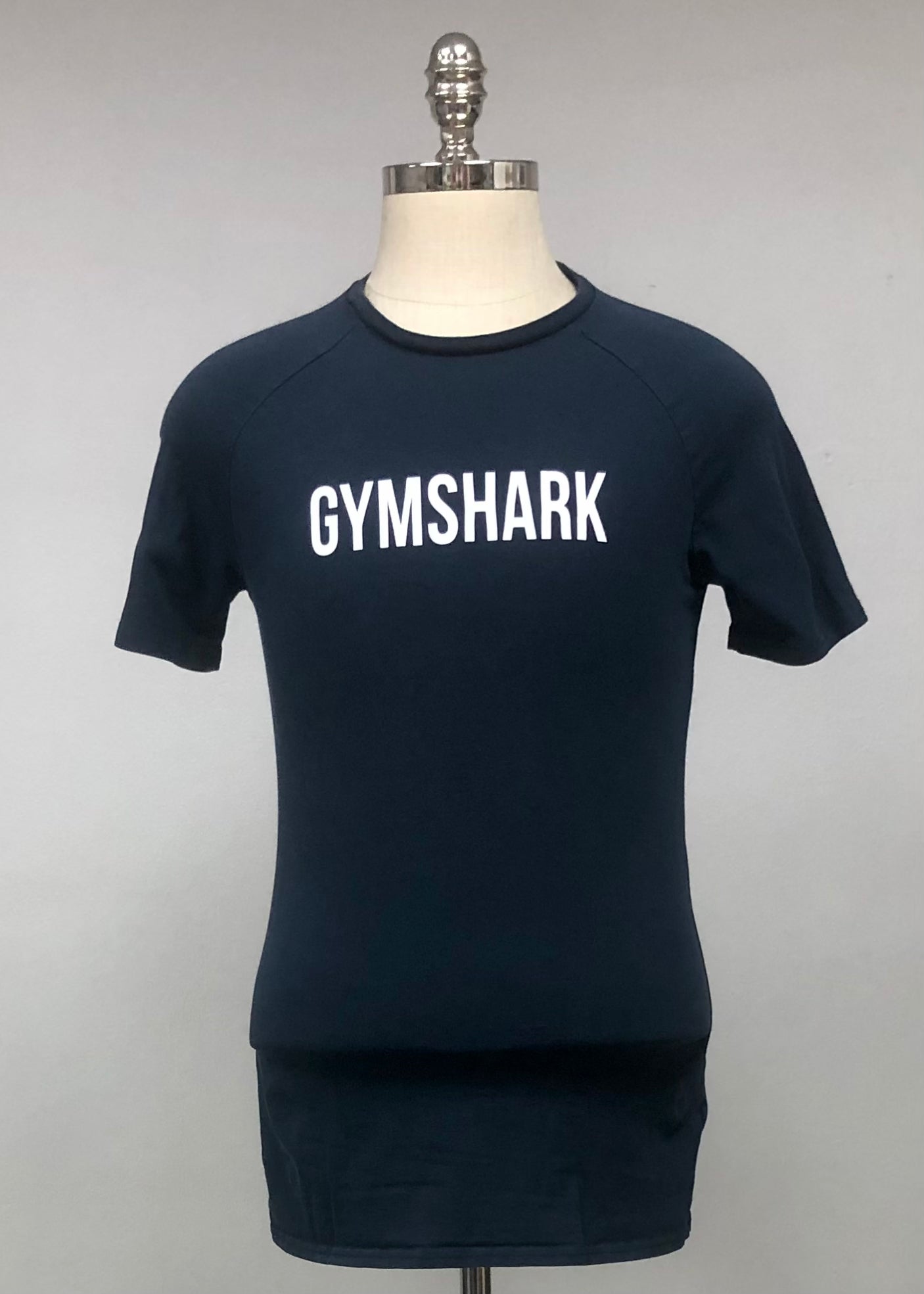 Camiseta de compresión Gymshark 🏋🏽 color azul oscuro y logo en blanco Talla Small