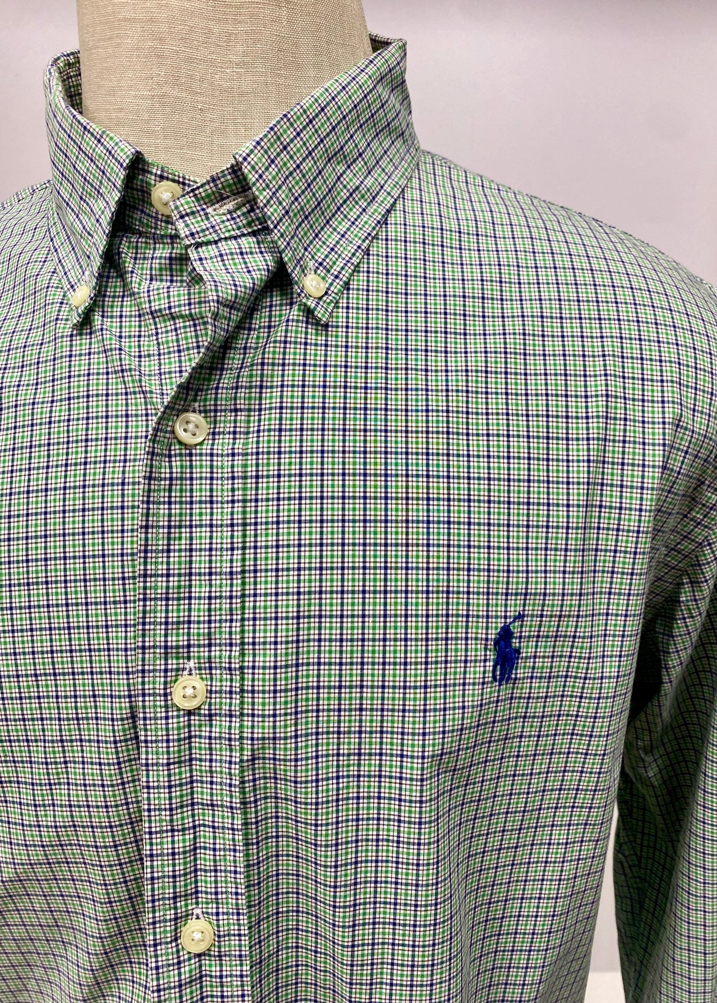 Camisa Polo Ralph Lauren 🏇🏼 Color blanco de cuadros en color verde y azul Talla XL Entalle Regular