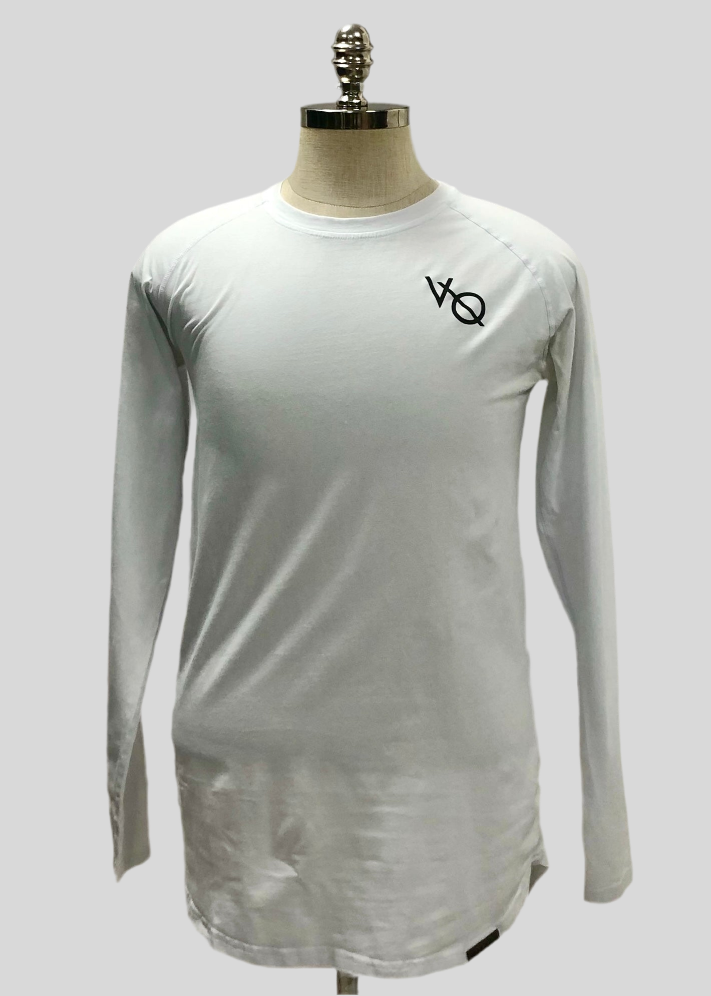 Camiseta de entrenamiento Vanquish 🏋🏽 color blanco y logo en negro Talla M