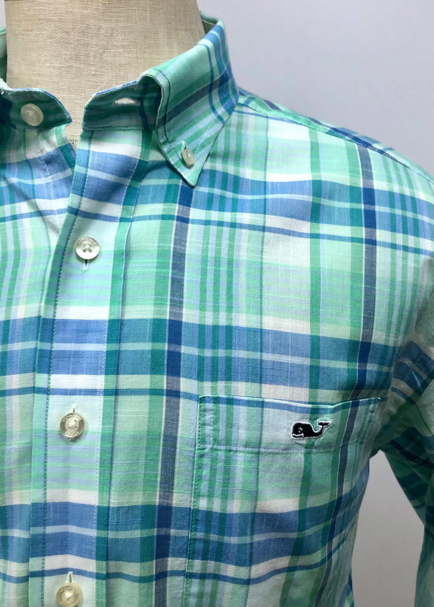 Camisa Vineyard Vines 🐳 de cuadros tartán en color verde, celeste y blanco Talla M Entalle Regular