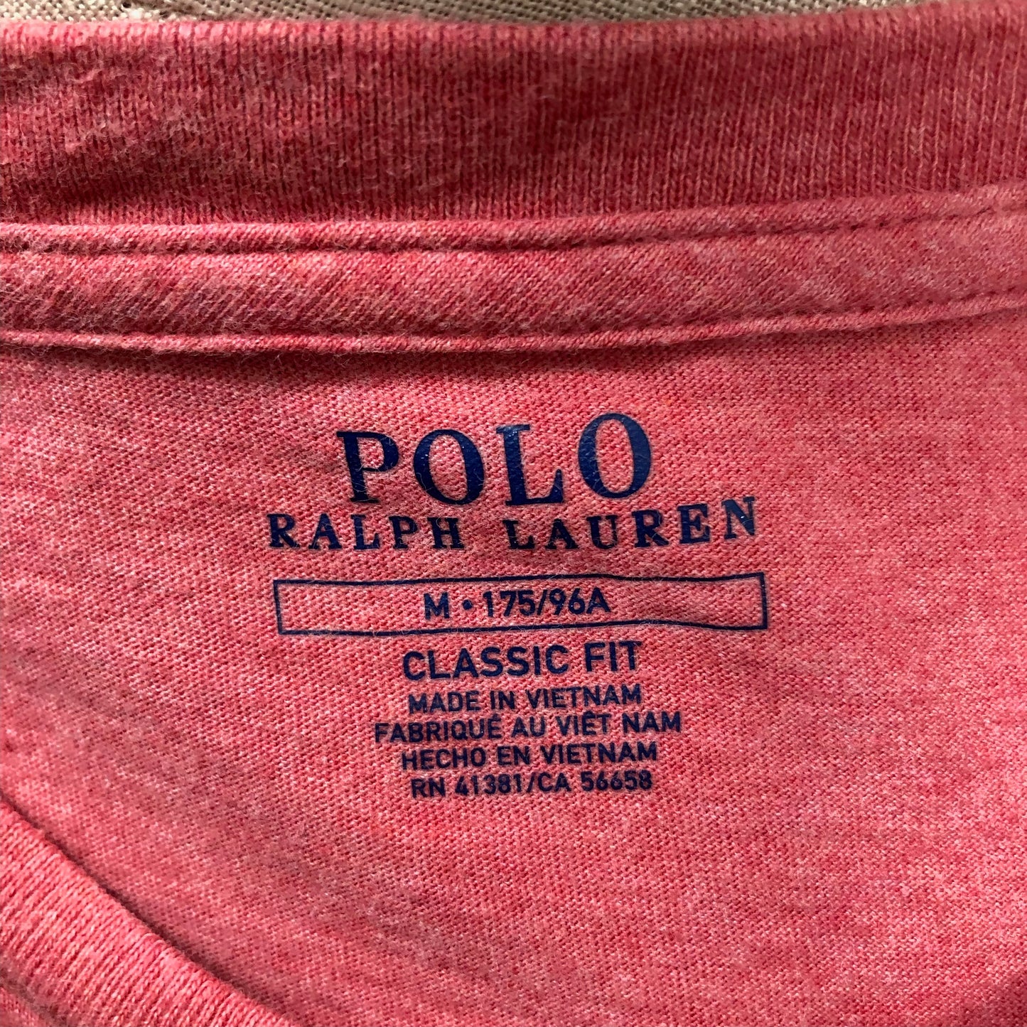 Camiseta cuello Redondo Polo Ralph Lauren 🏇🏼 color rosado magenta con bolsillo Talla Medium Entalle Clásico