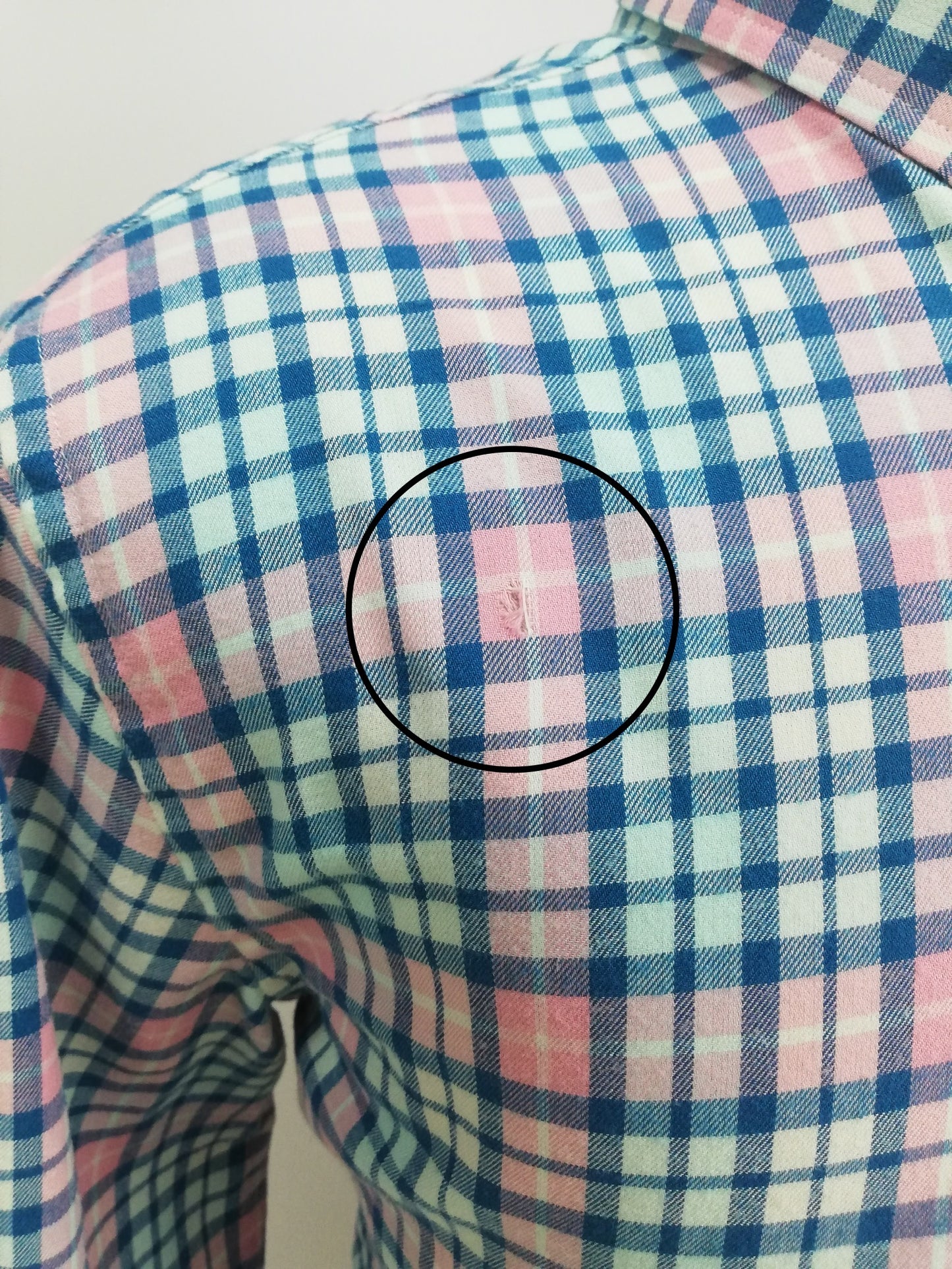 Camisa de botones Vineyard Vines 🐳 de cuadros en color rosado, azul y celeste Talla L Entalle Slim Fit (ver descripción)