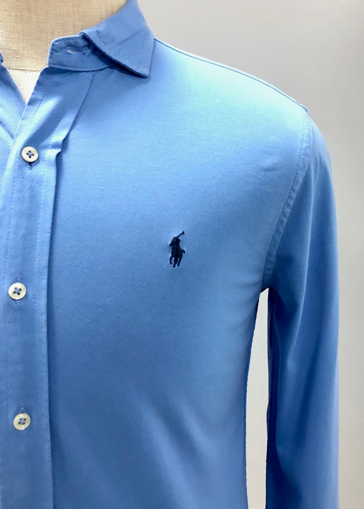 Camisa de botones Polo Ralph Lauren 🏇🏼 Performance en color celeste Talla S Entalle Regular (ver descripción)