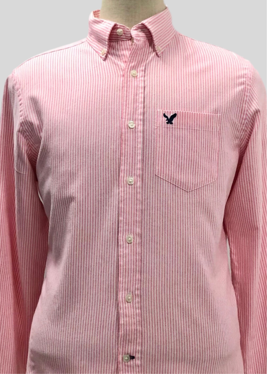 Camisa de botones American Eagle 🦅 Oxford de rayas en color rosado y blanco Talla M Entalle Clásico