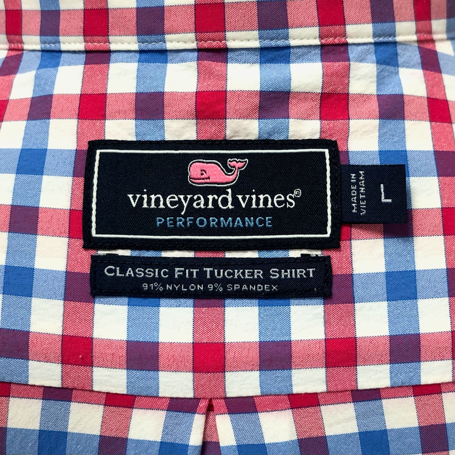 Camisa de botones Vineyard Vines 🐳 Performance de cuadros en color rojo, azul y blanco Talla M Entalle Clásico